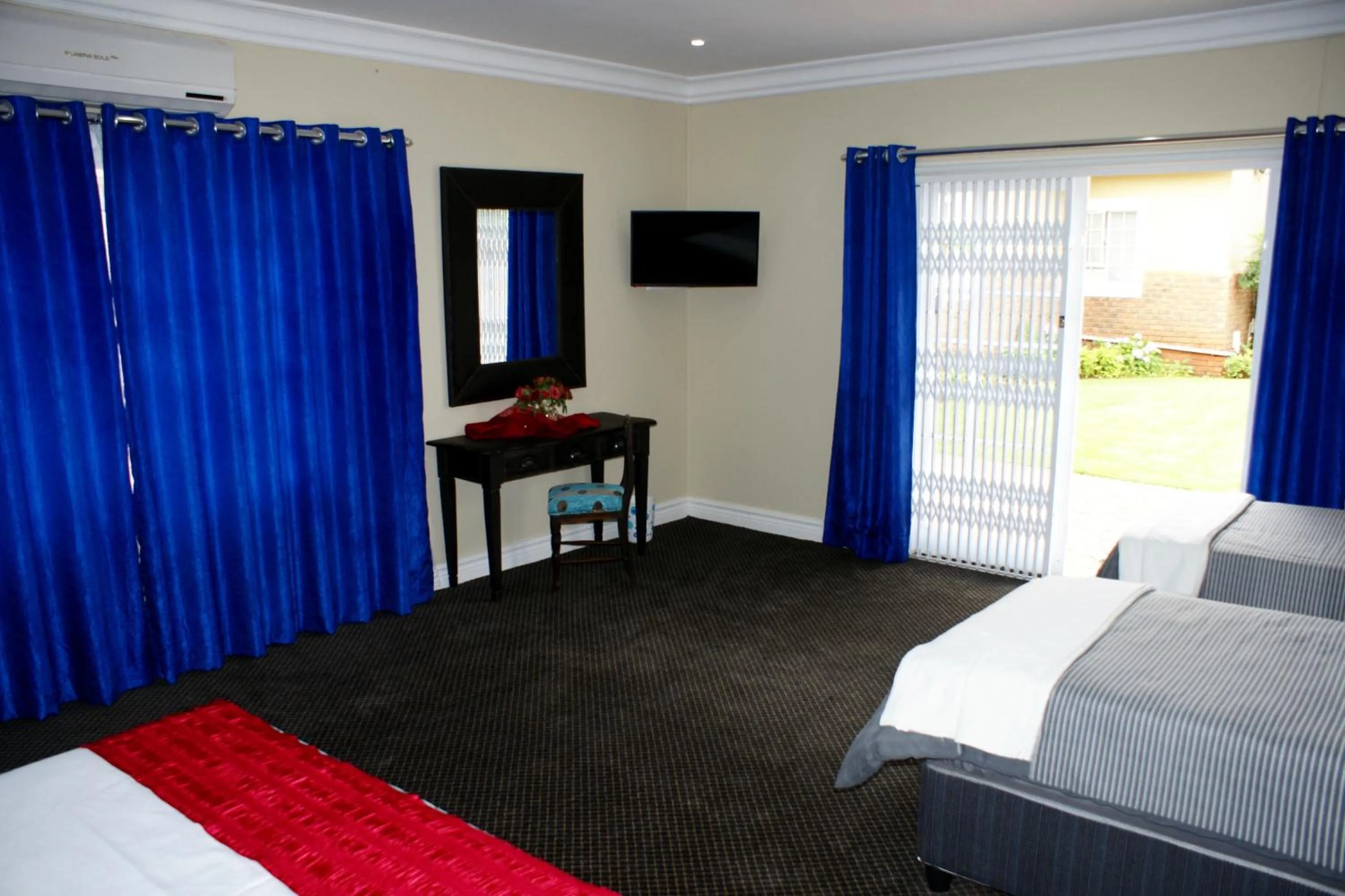 Shower, Bed in Jolani Guest House