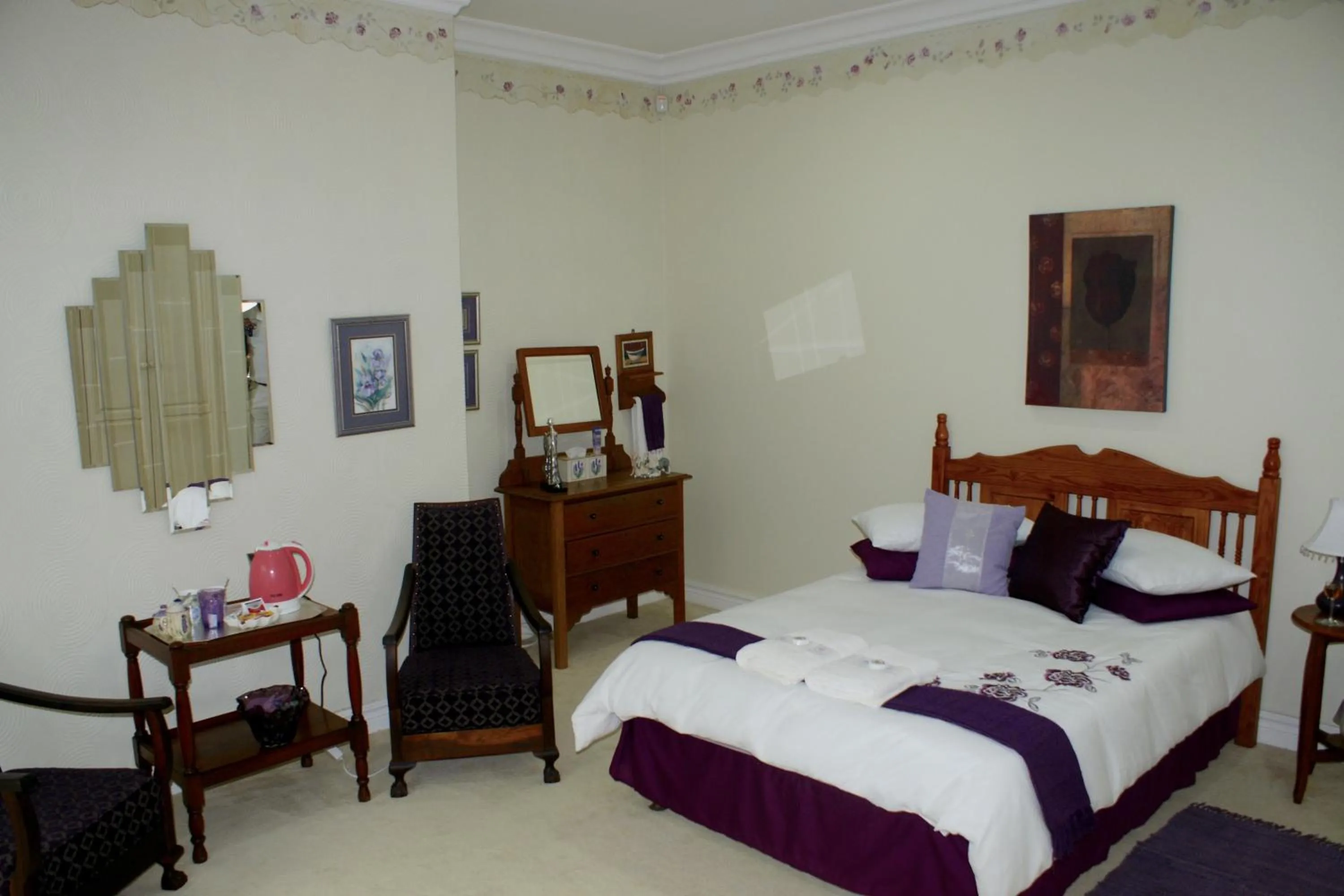 Shower, Bed in Jolani Guest House