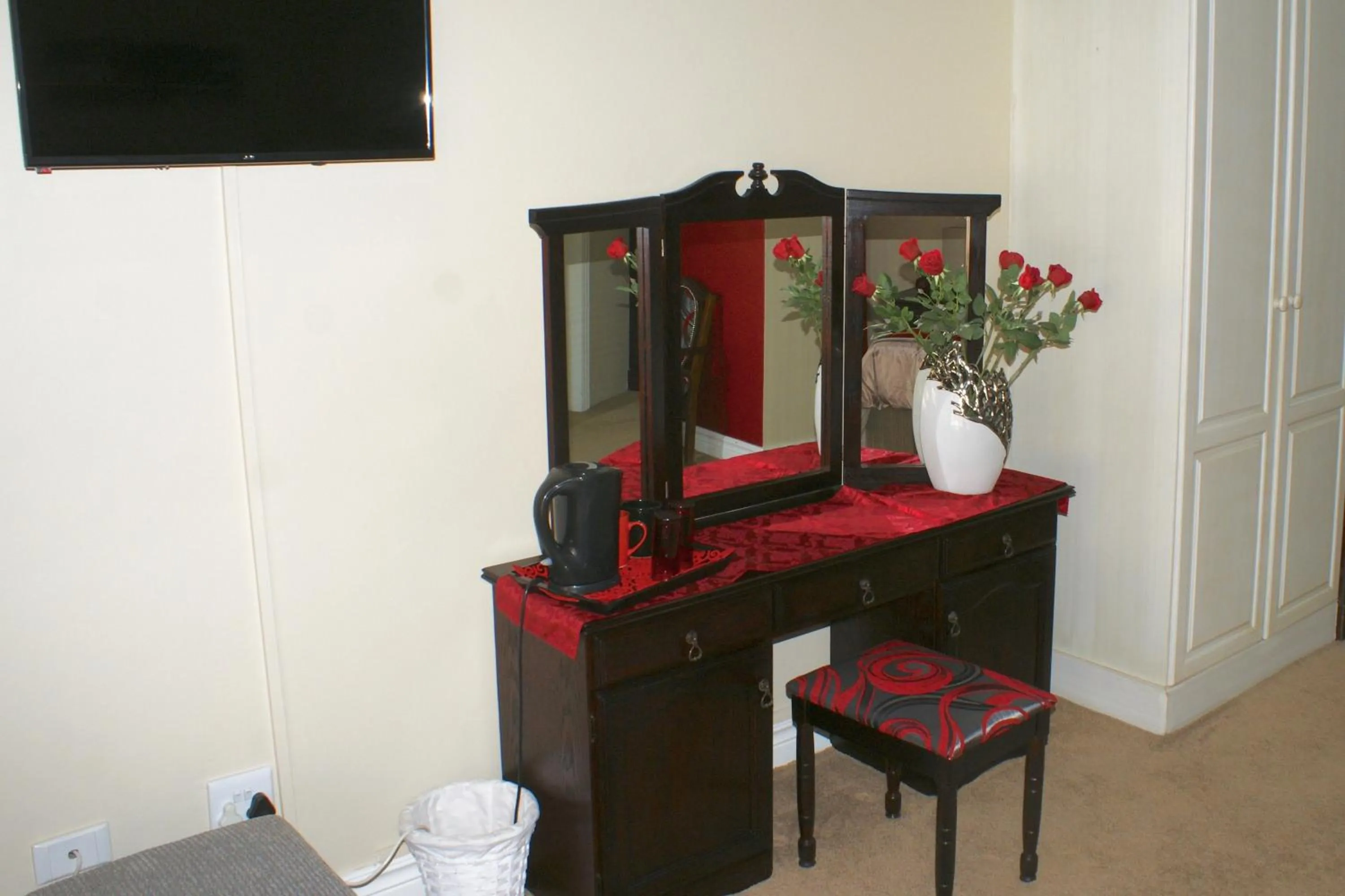 Shower in Jolani Guest House