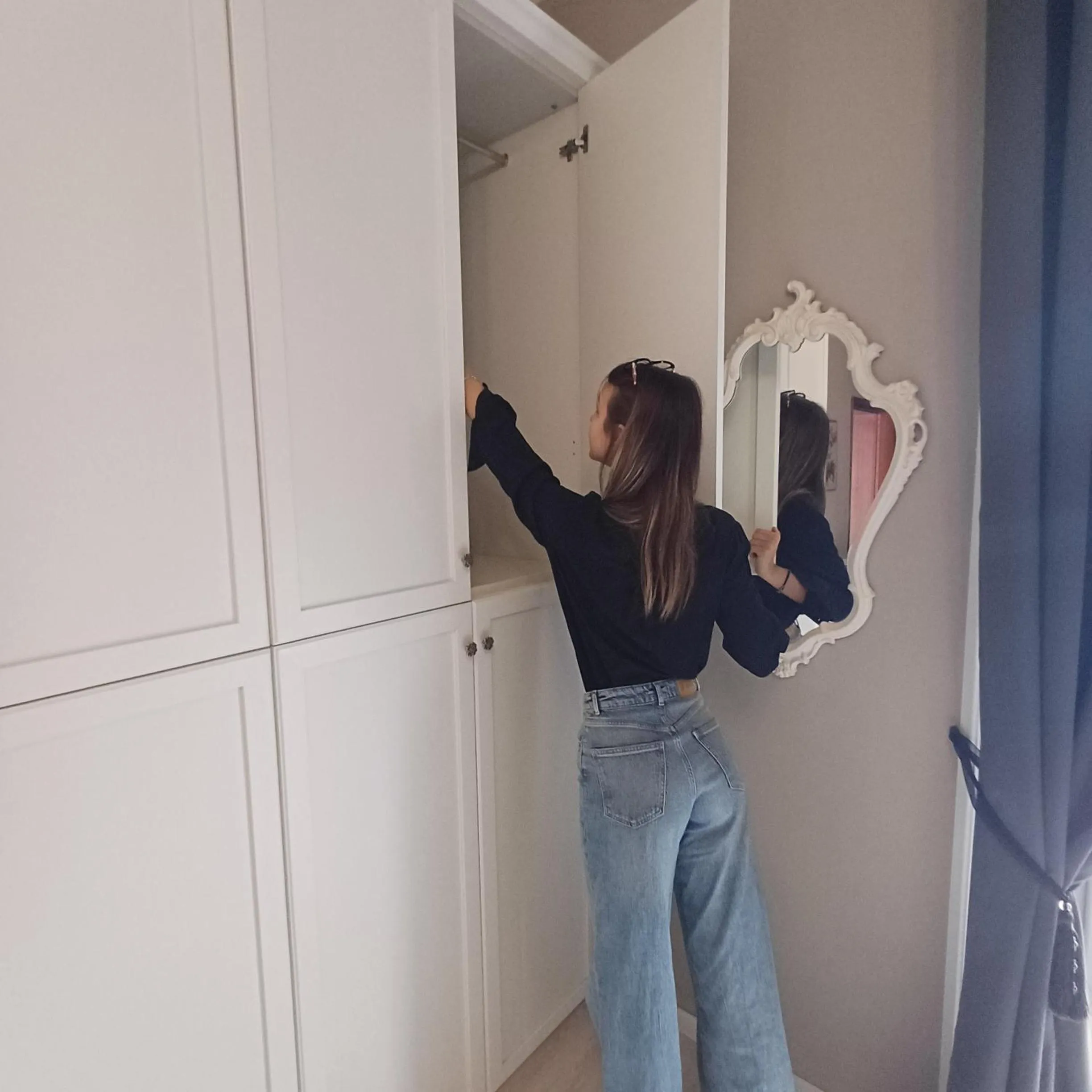 wardrobe in B&B Miele