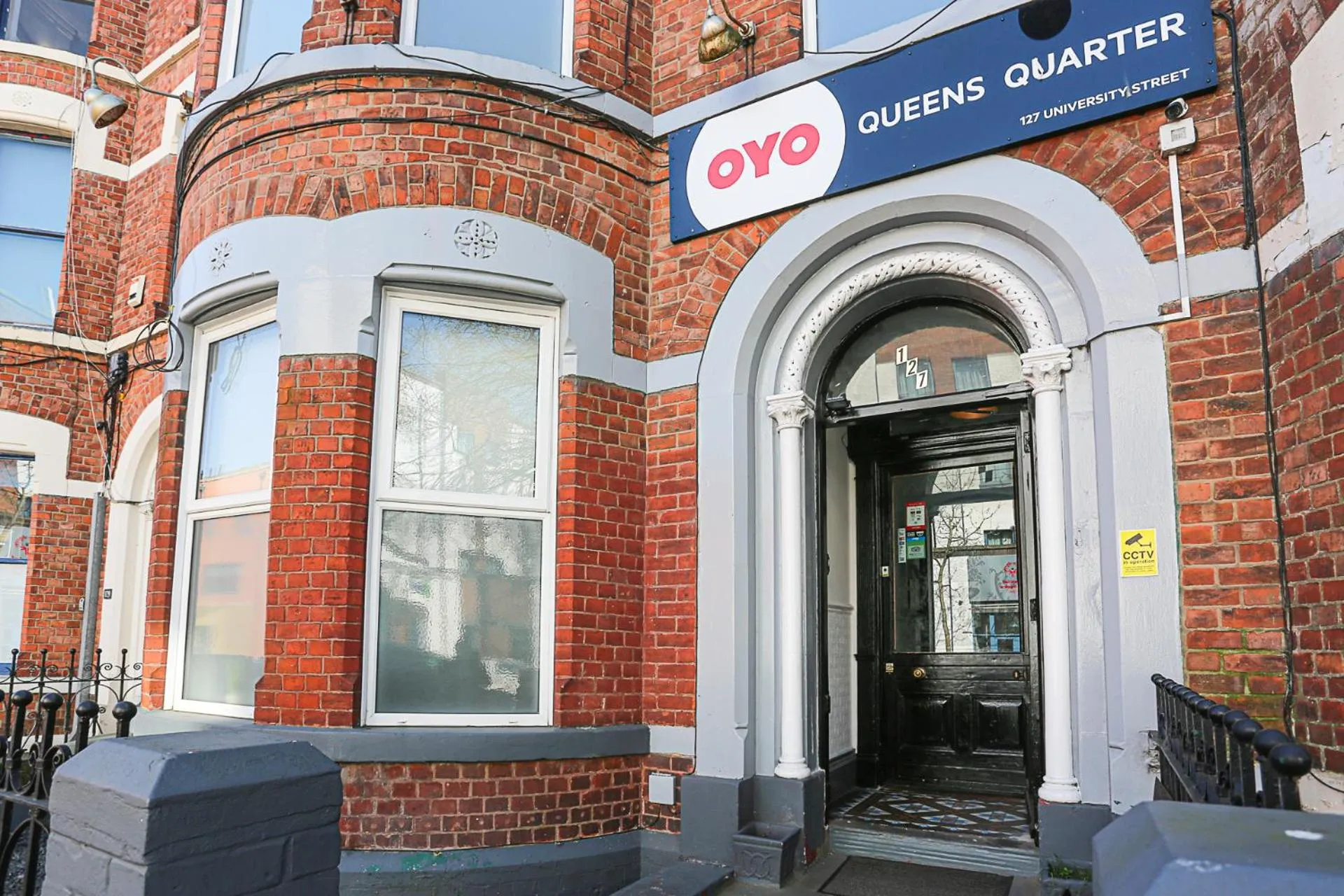 Facade/entrance in OYO Queens Quarter