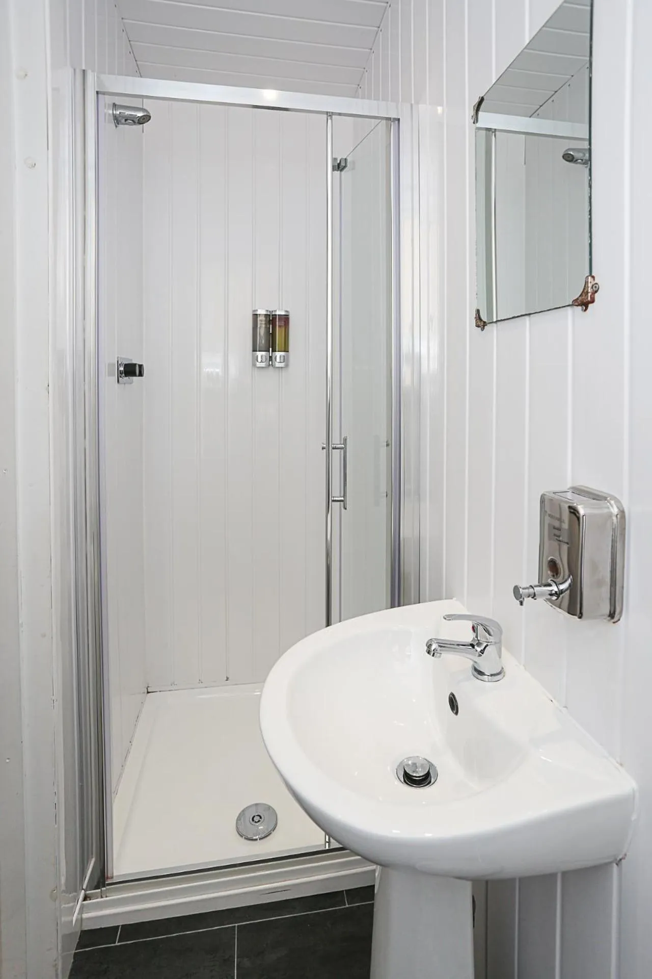 Bathroom in OYO Queens Quarter