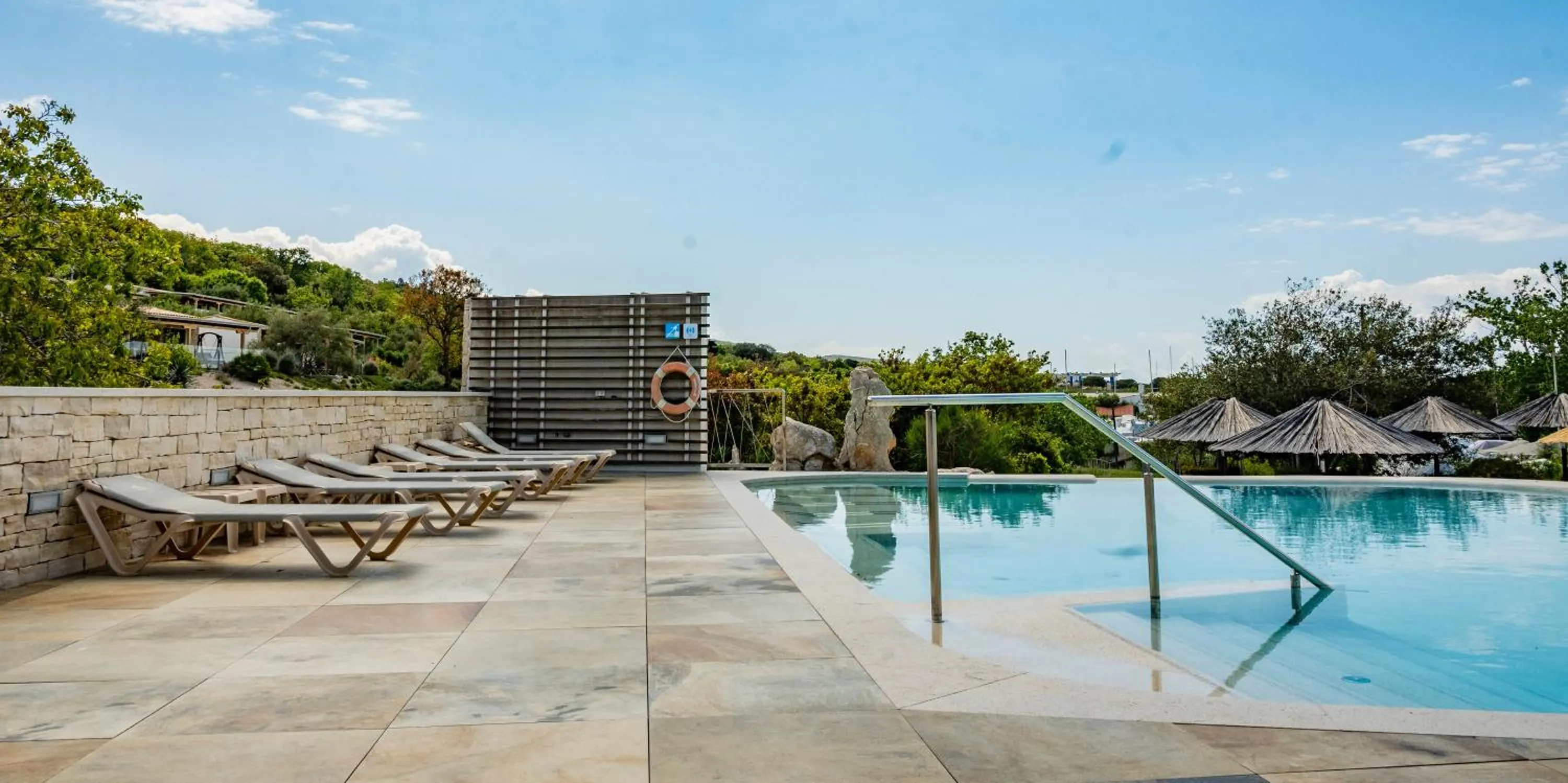 Pool view in Hotel Kanajt