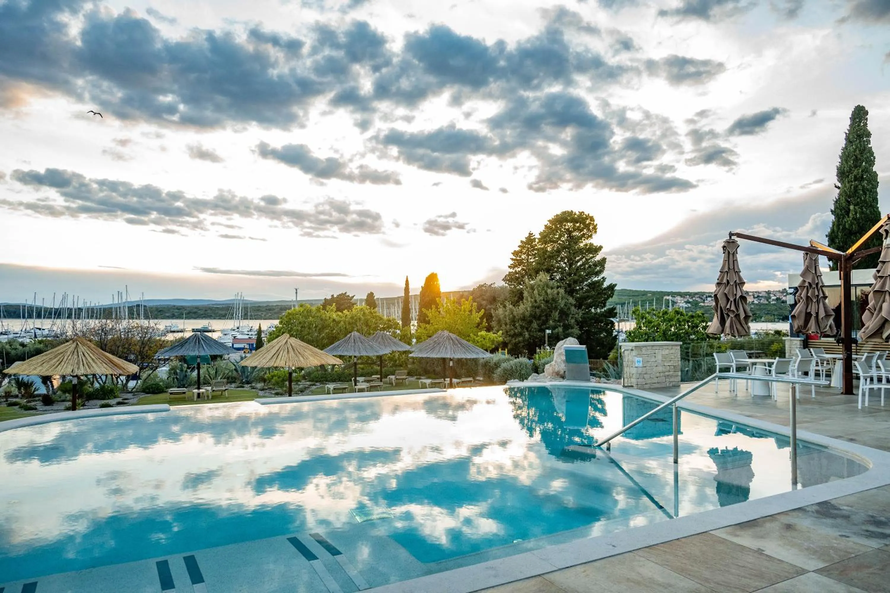 Swimming pool in Hotel Kanajt