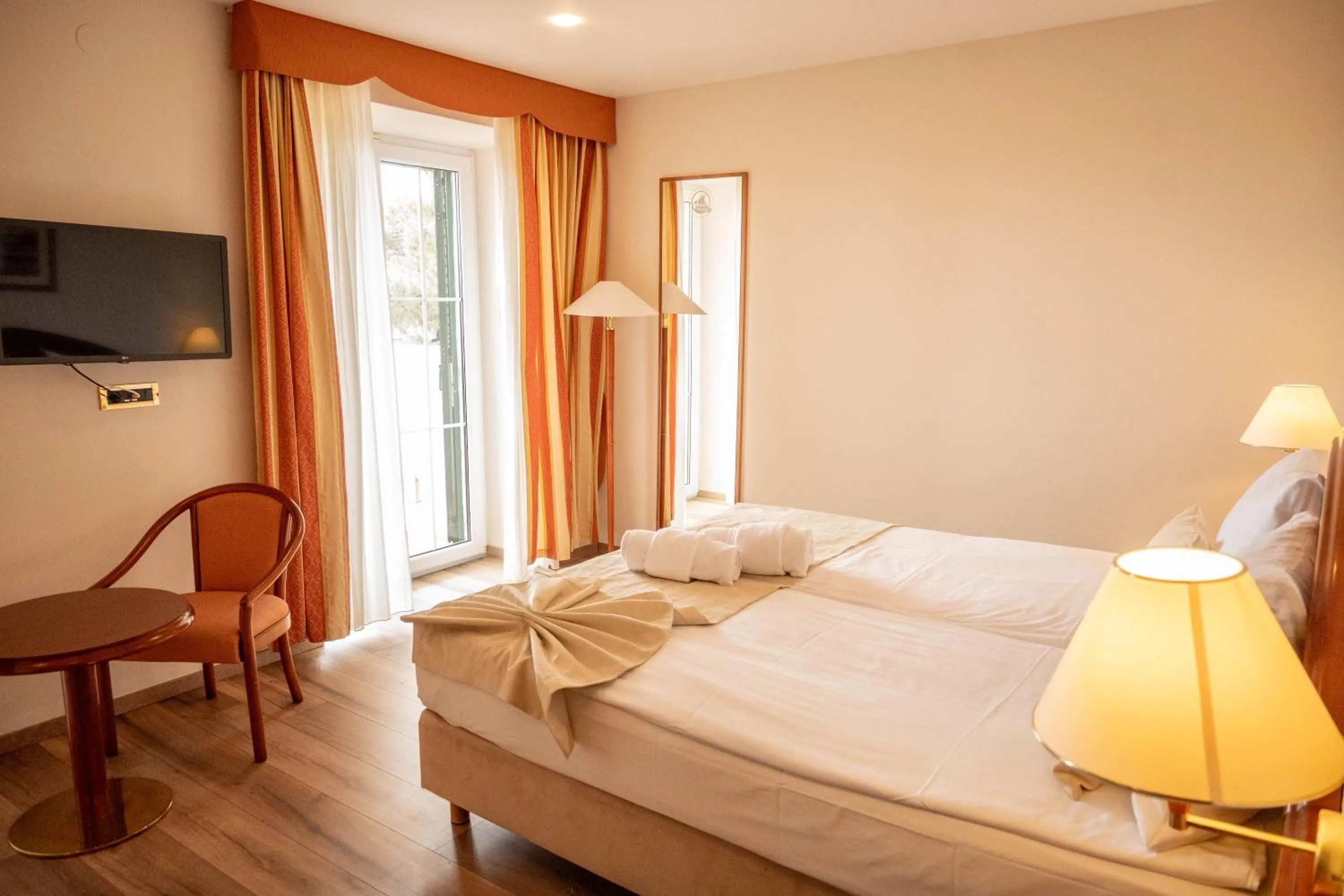 Photo of the whole room, Bed in Hotel Kanajt