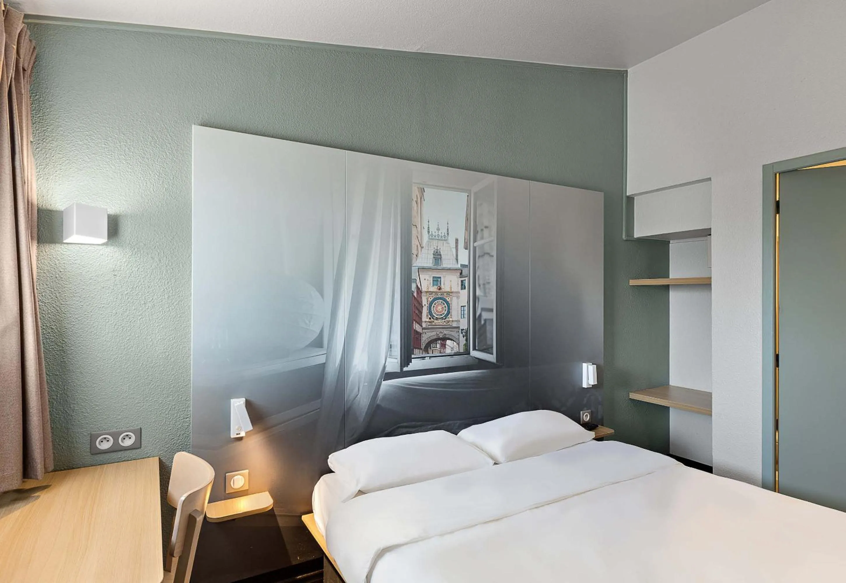 Bedroom, Bed in B&B HOTEL Rouen Parc des Expos Zénith