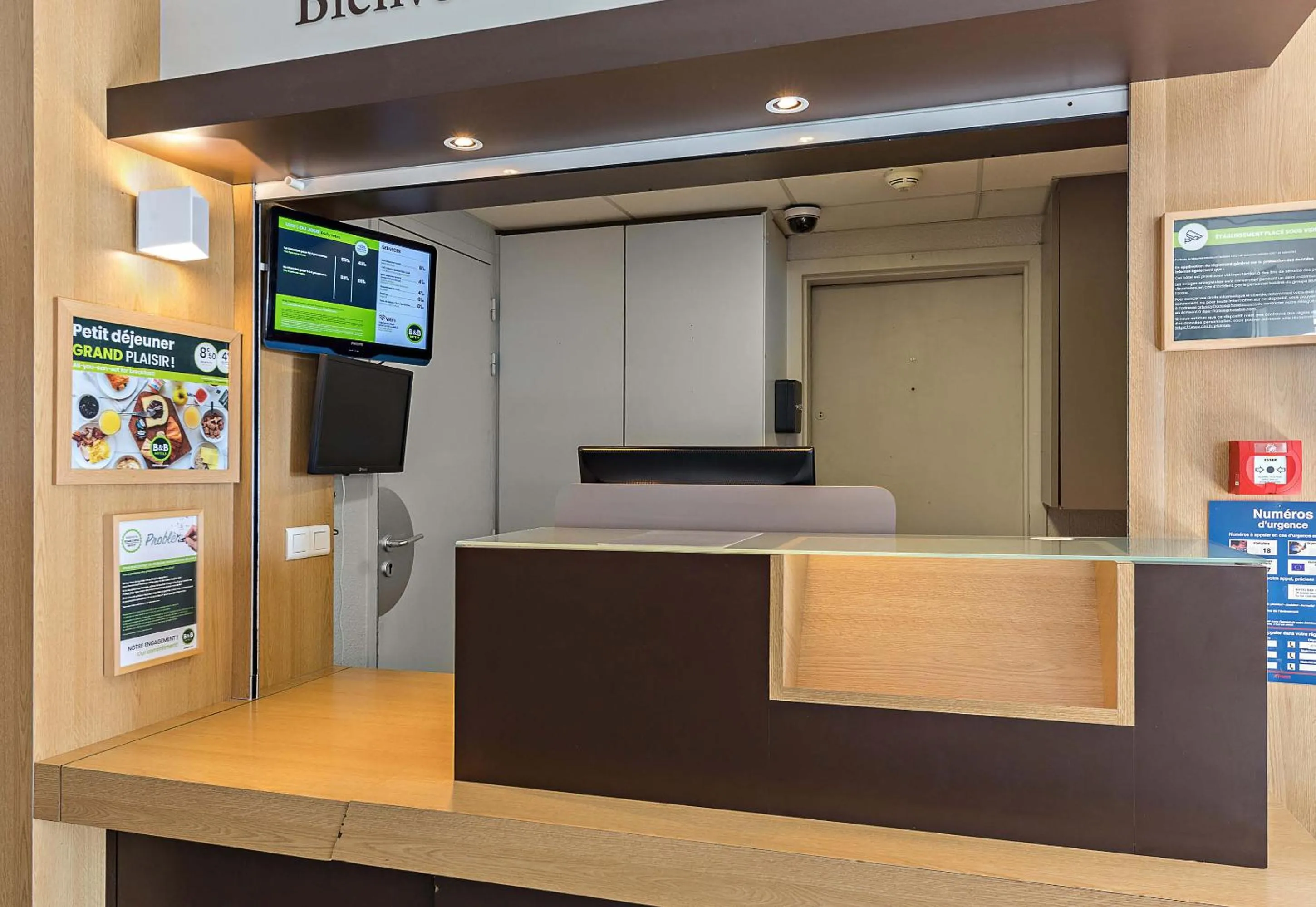 Lobby or reception in B&B HOTEL Rouen Parc des Expos Zénith