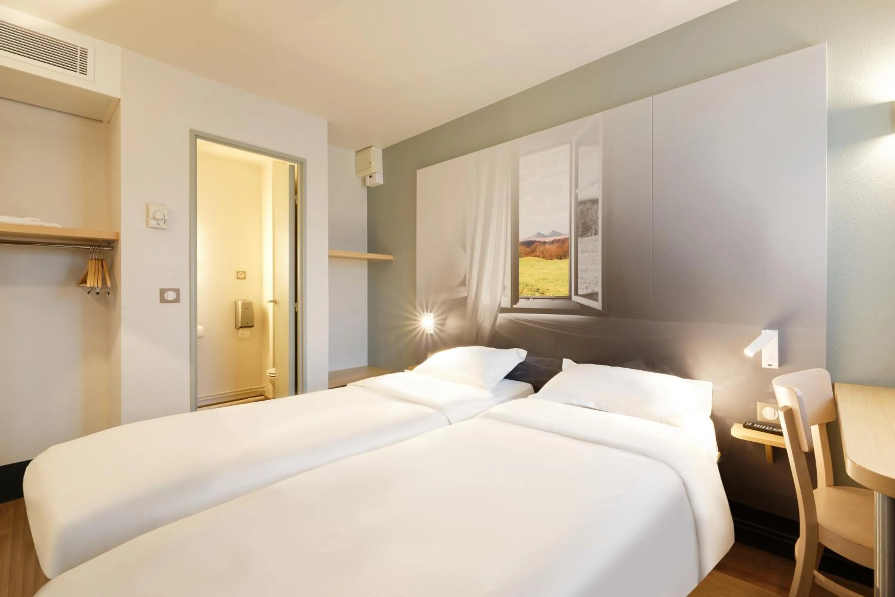 Bedroom, Bed in B&B HOTEL Lens Noyelles-Godault