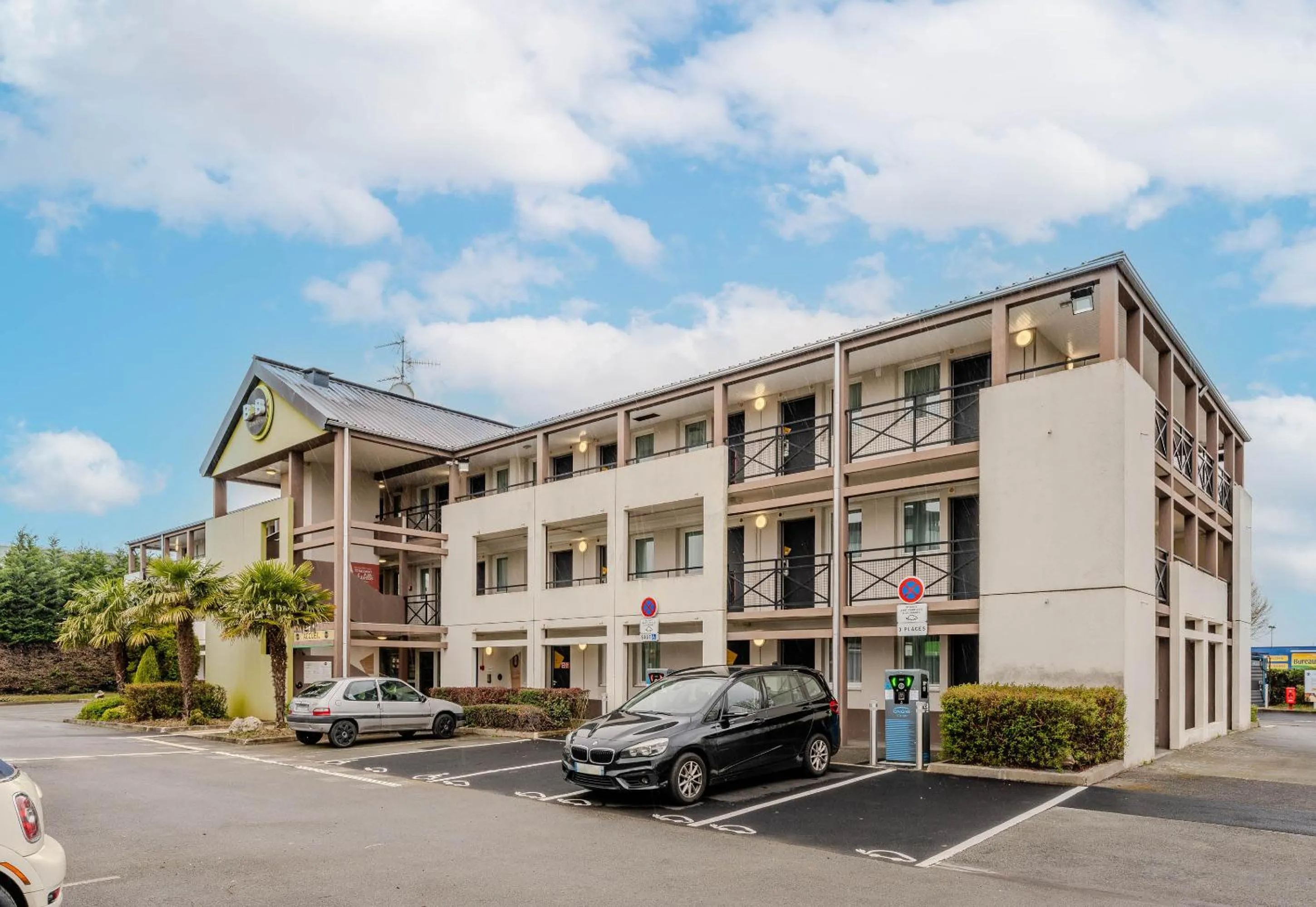 Property building in B&B HOTEL Lens Noyelles-Godault