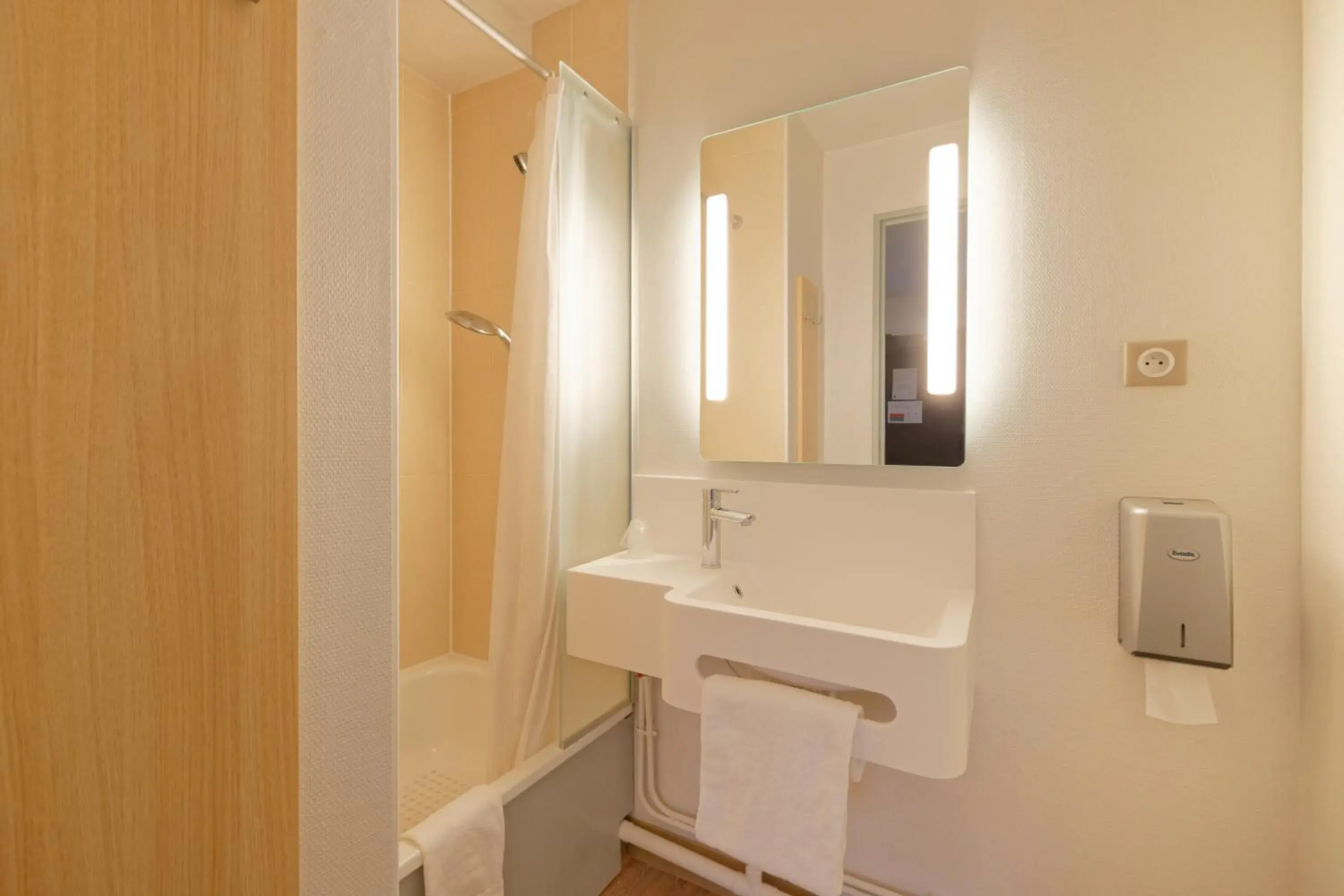 Twin Room in B&B HOTEL Lens Noyelles-Godault Twin Room in B&B HOTEL Lens Noyelles-Godault