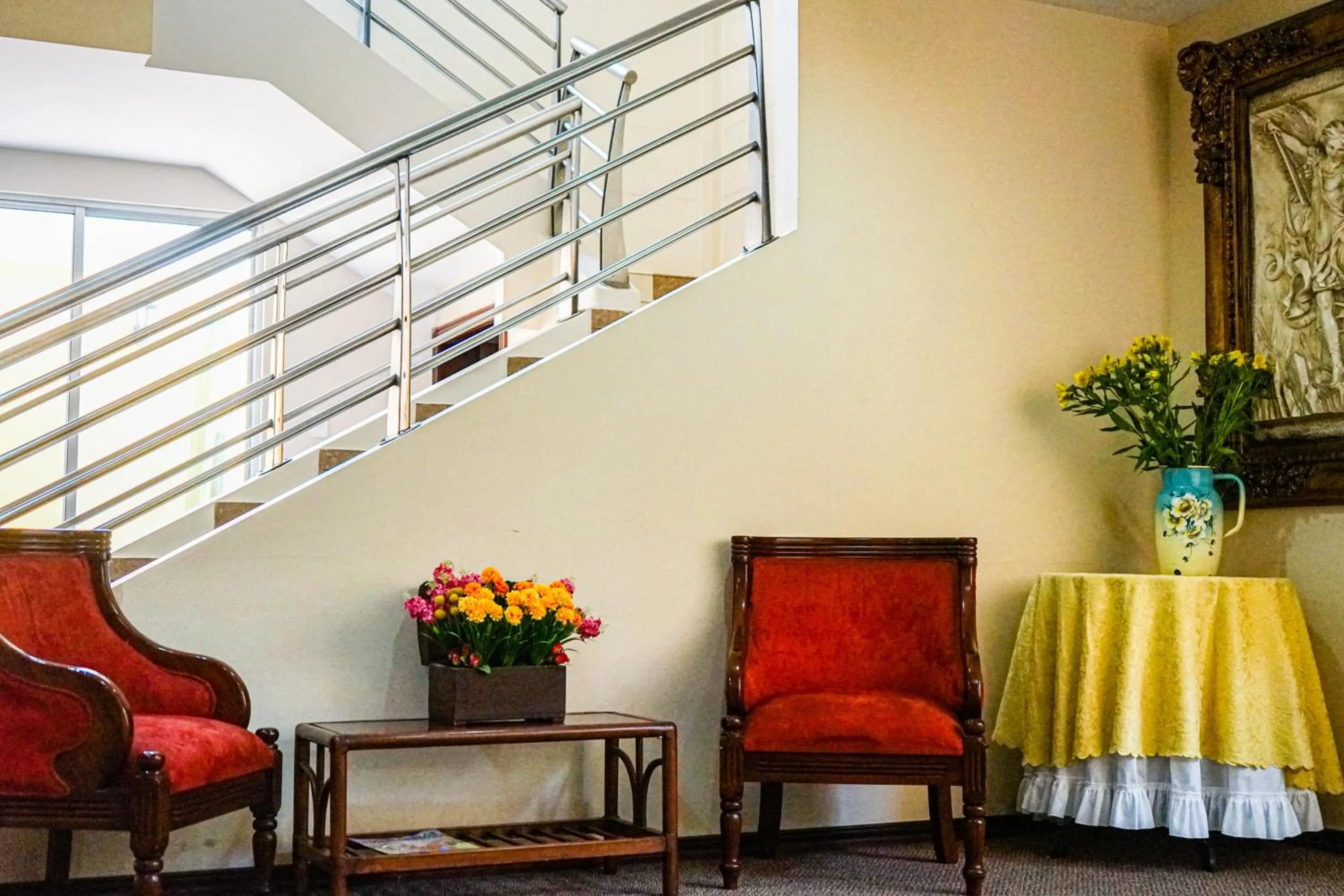 Seating area in Hotel Makroz