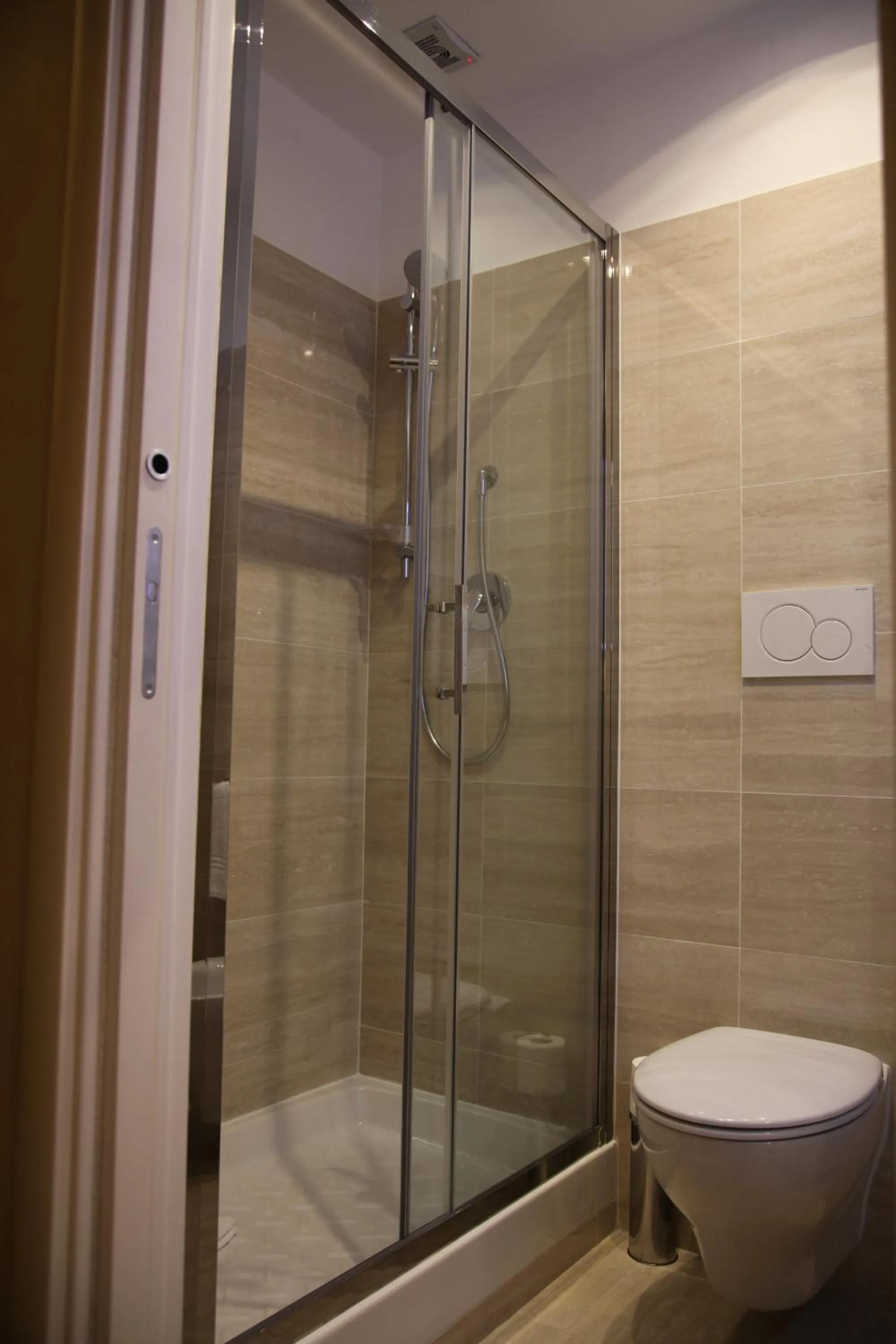 Shower in B&B Federica's House In Rome