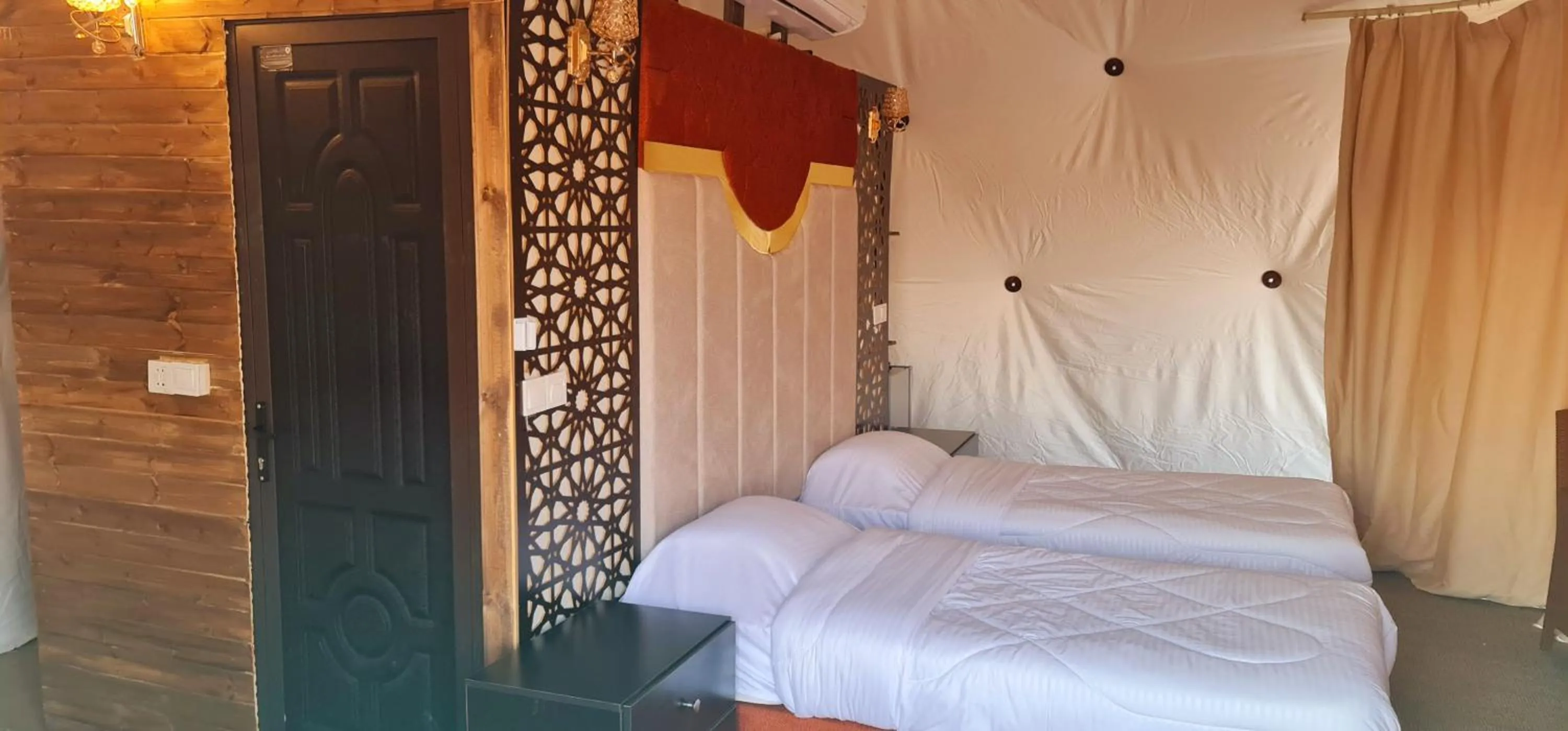 Bed in Hasan Zawaideh luxury camp 2