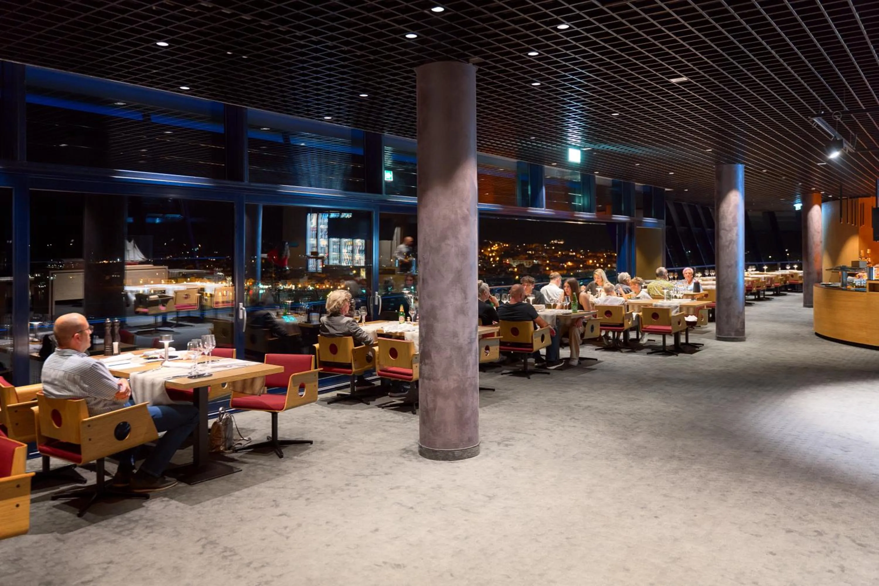 Restaurant/places to eat in Hotel Olympia