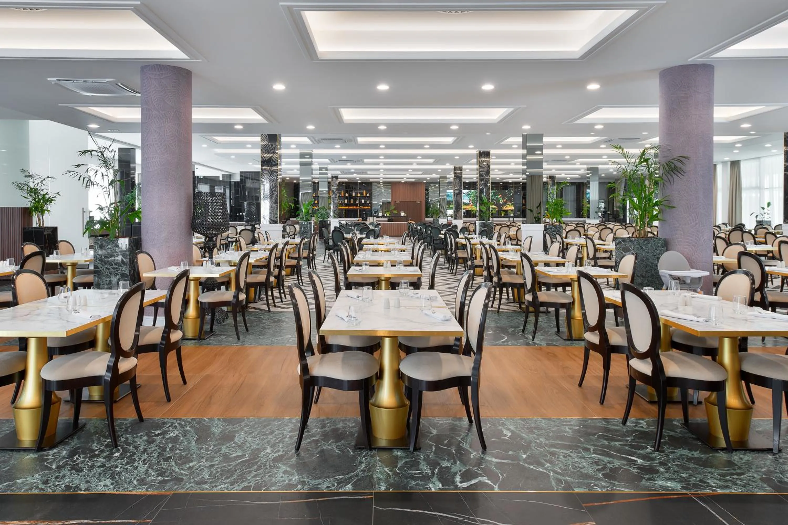 Restaurant/places to eat in Hotel Olympia