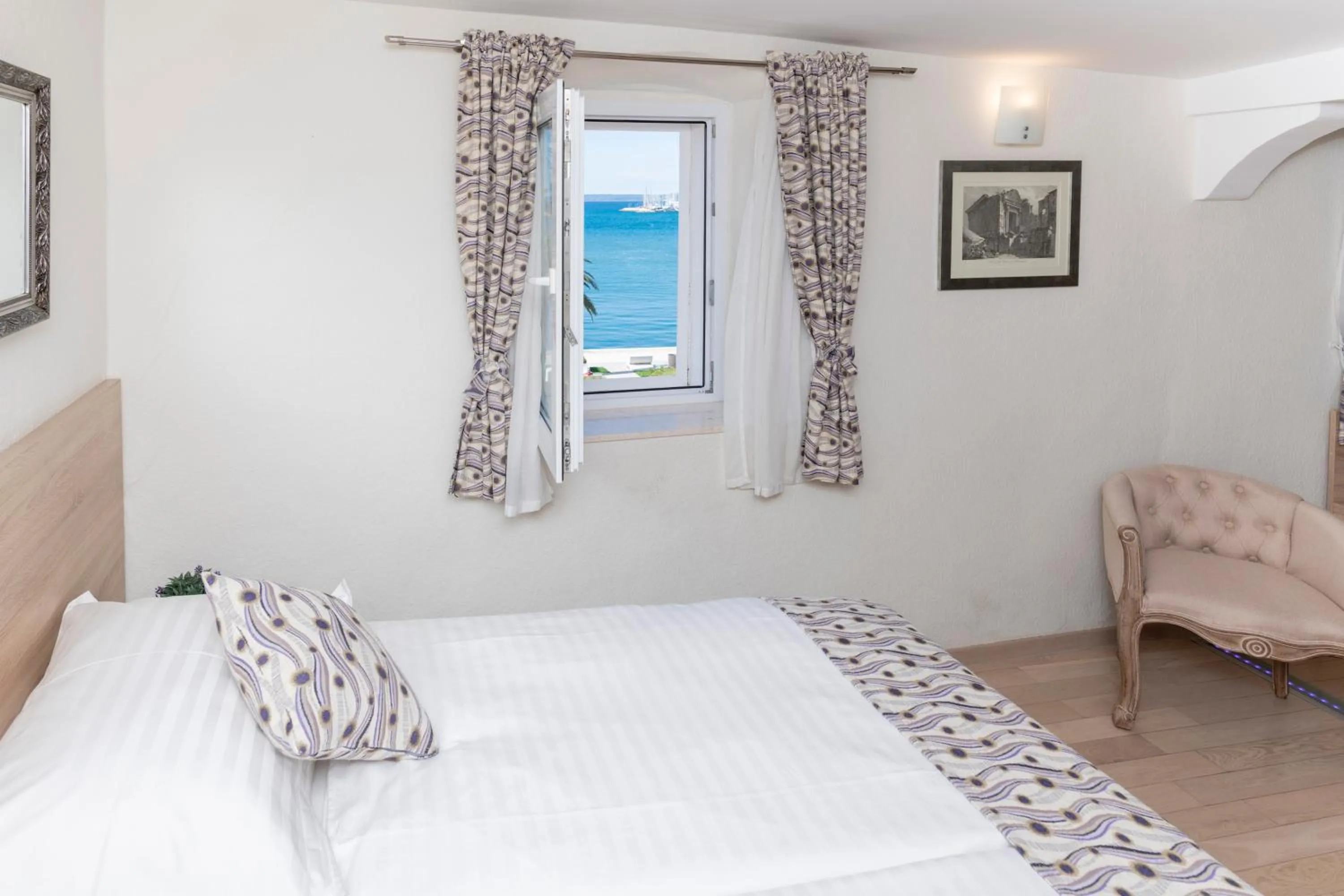 Sea view, Bed in Hotel Kastel 1700