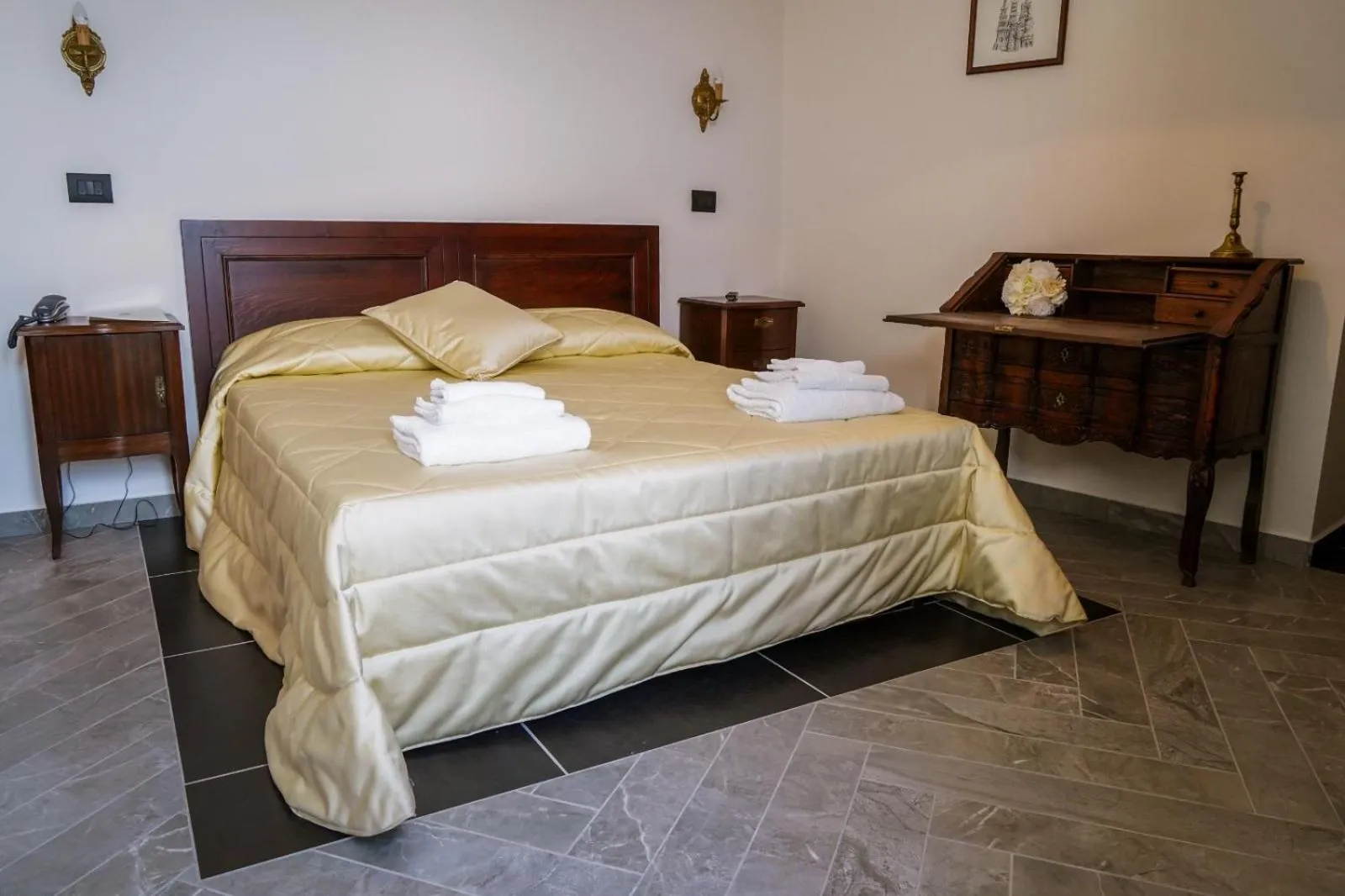 Bed in Palazzo Cestari Hotel