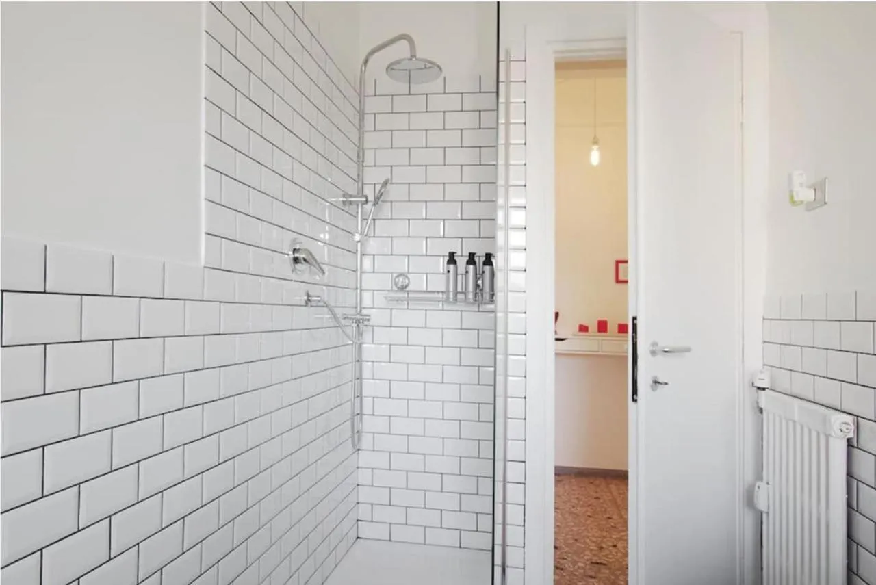 Shower in Eufonia Vinyl Friendly Apartment