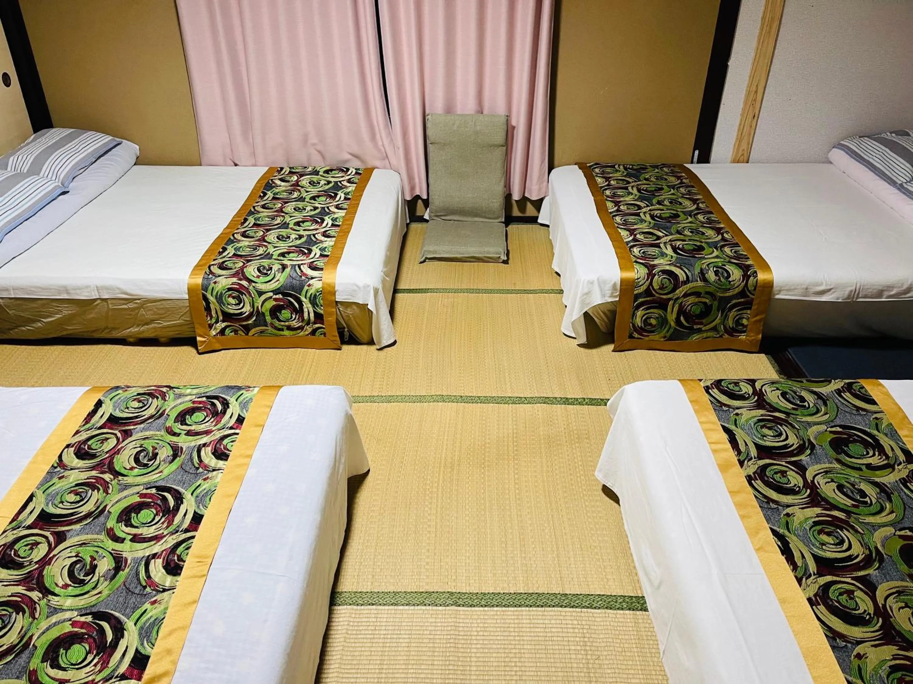 Bed in Shiga Biwa Lake Shanshui House