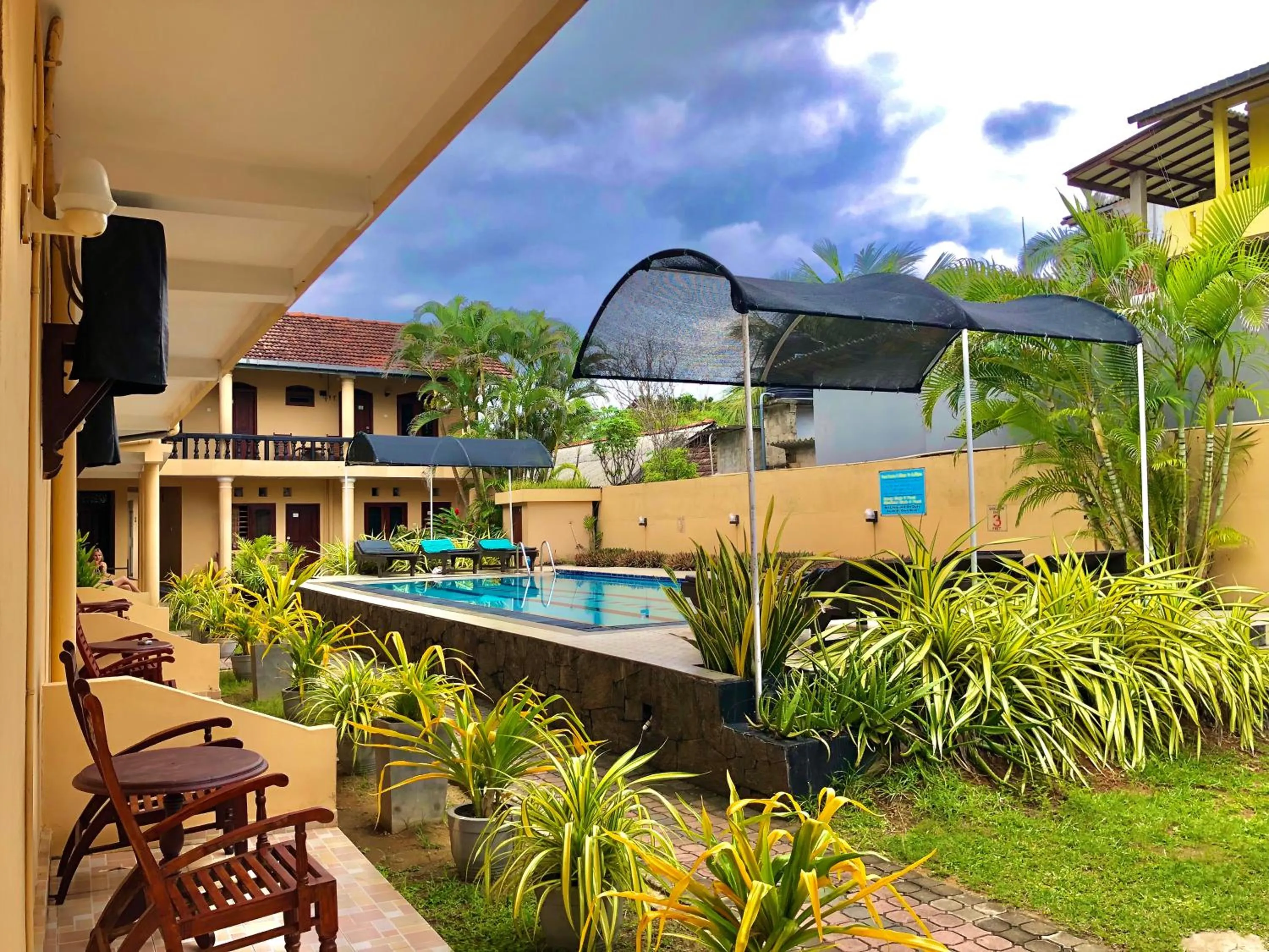 Drifters Hotel & Beach Restaurant