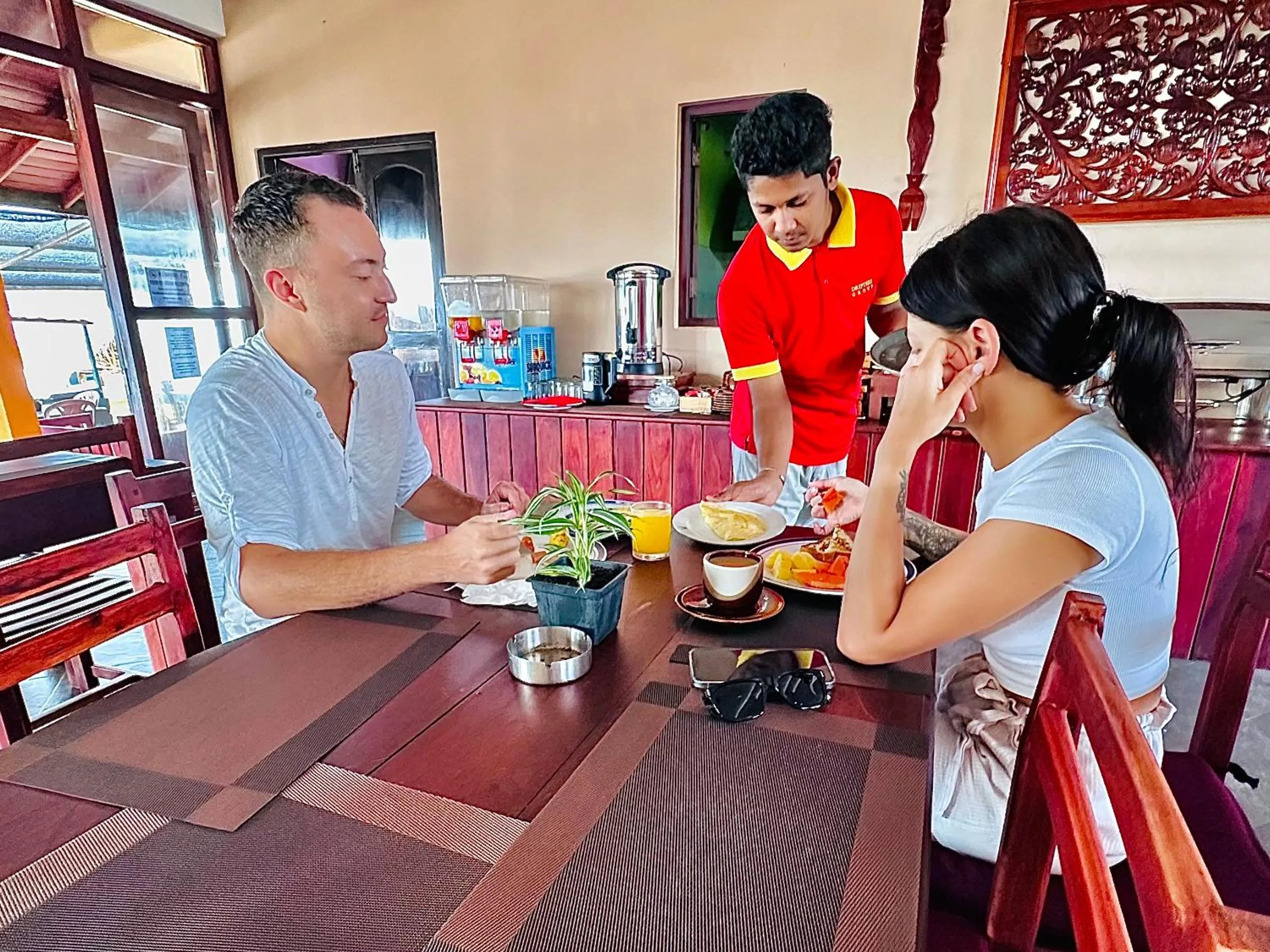 Drifters Hotel & Beach Restaurant