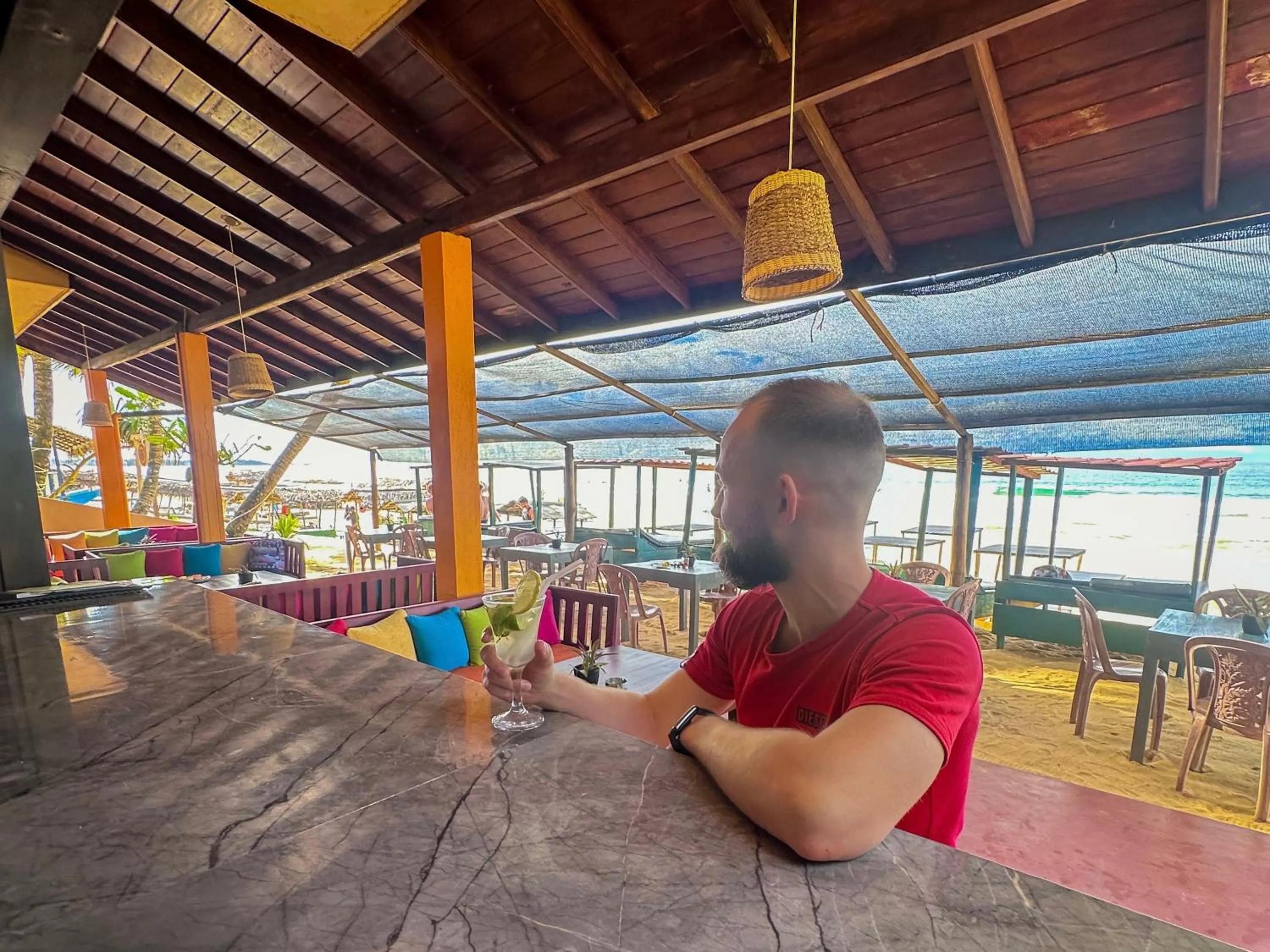 Drifters Hotel & Beach Restaurant