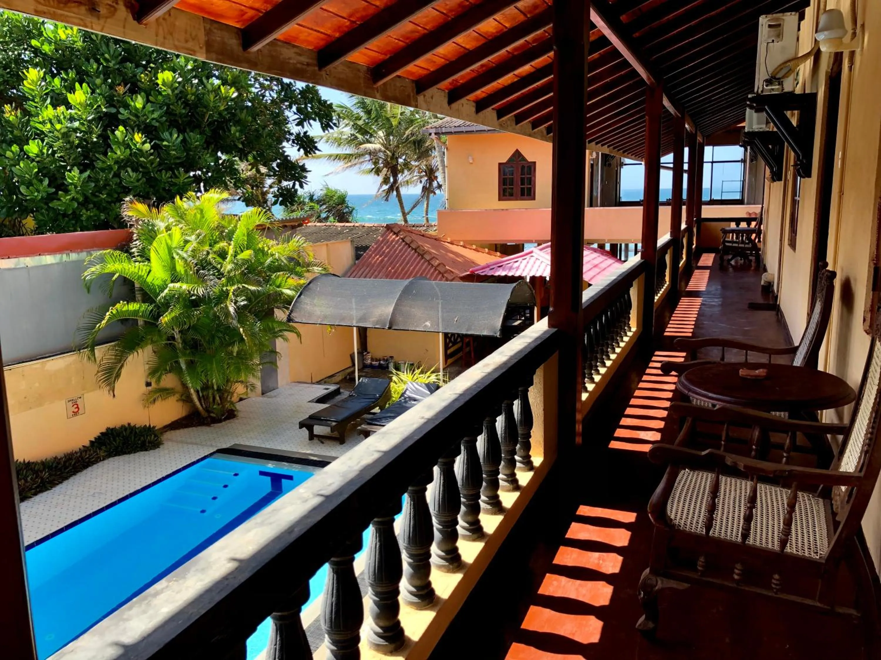 Drifters Hotel & Beach Restaurant