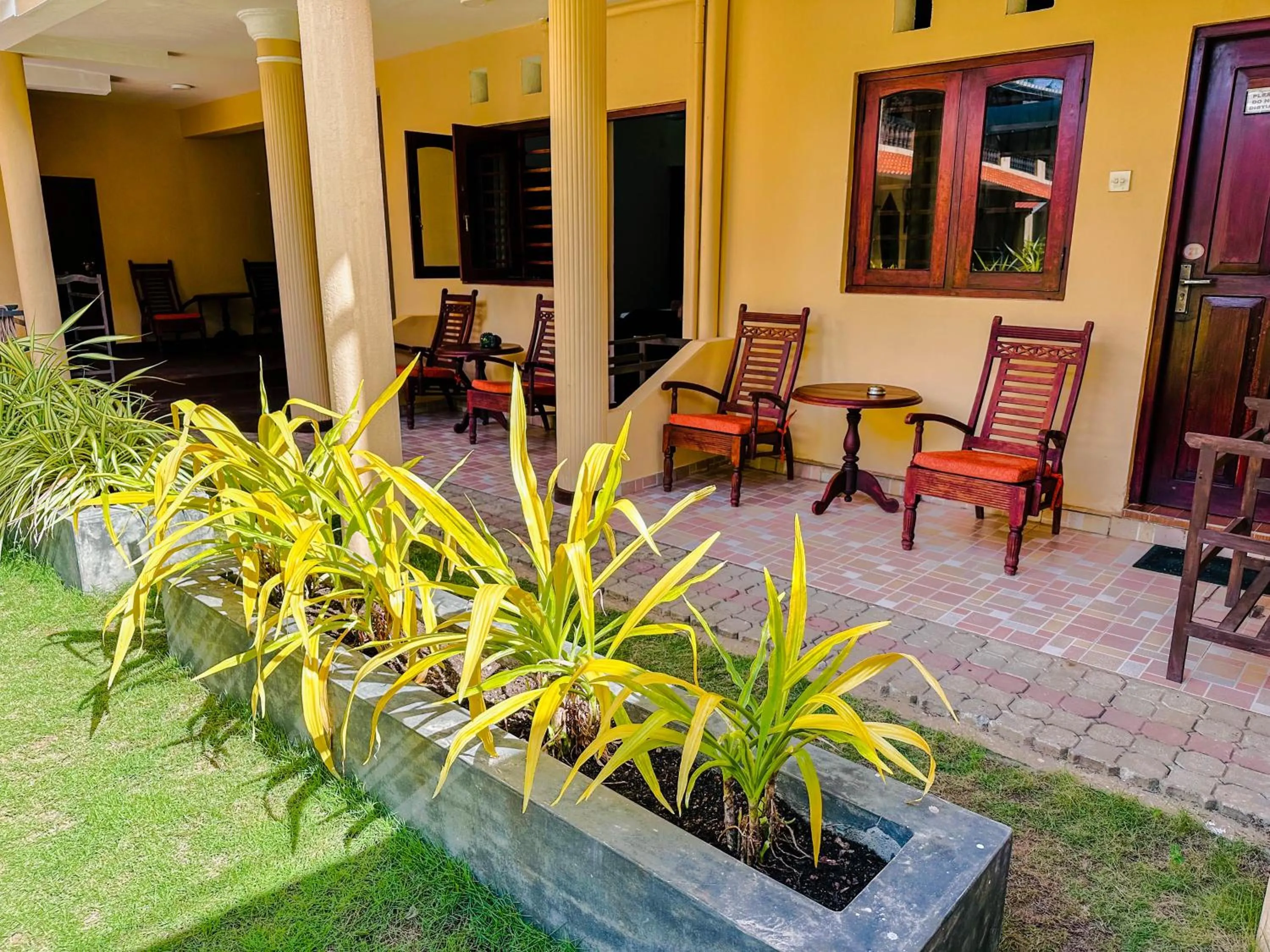 Drifters Hotel & Beach Restaurant