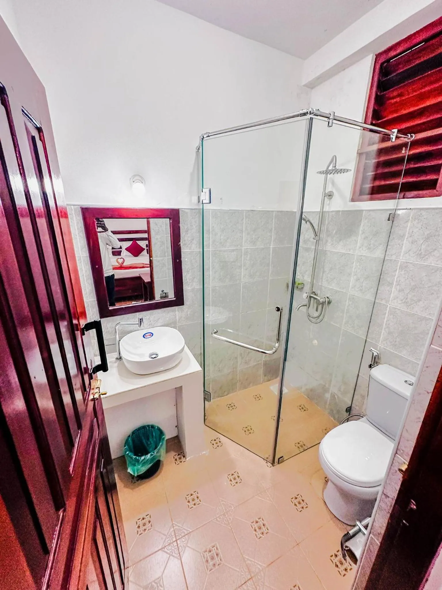 Drifters Hotel & Beach Restaurant