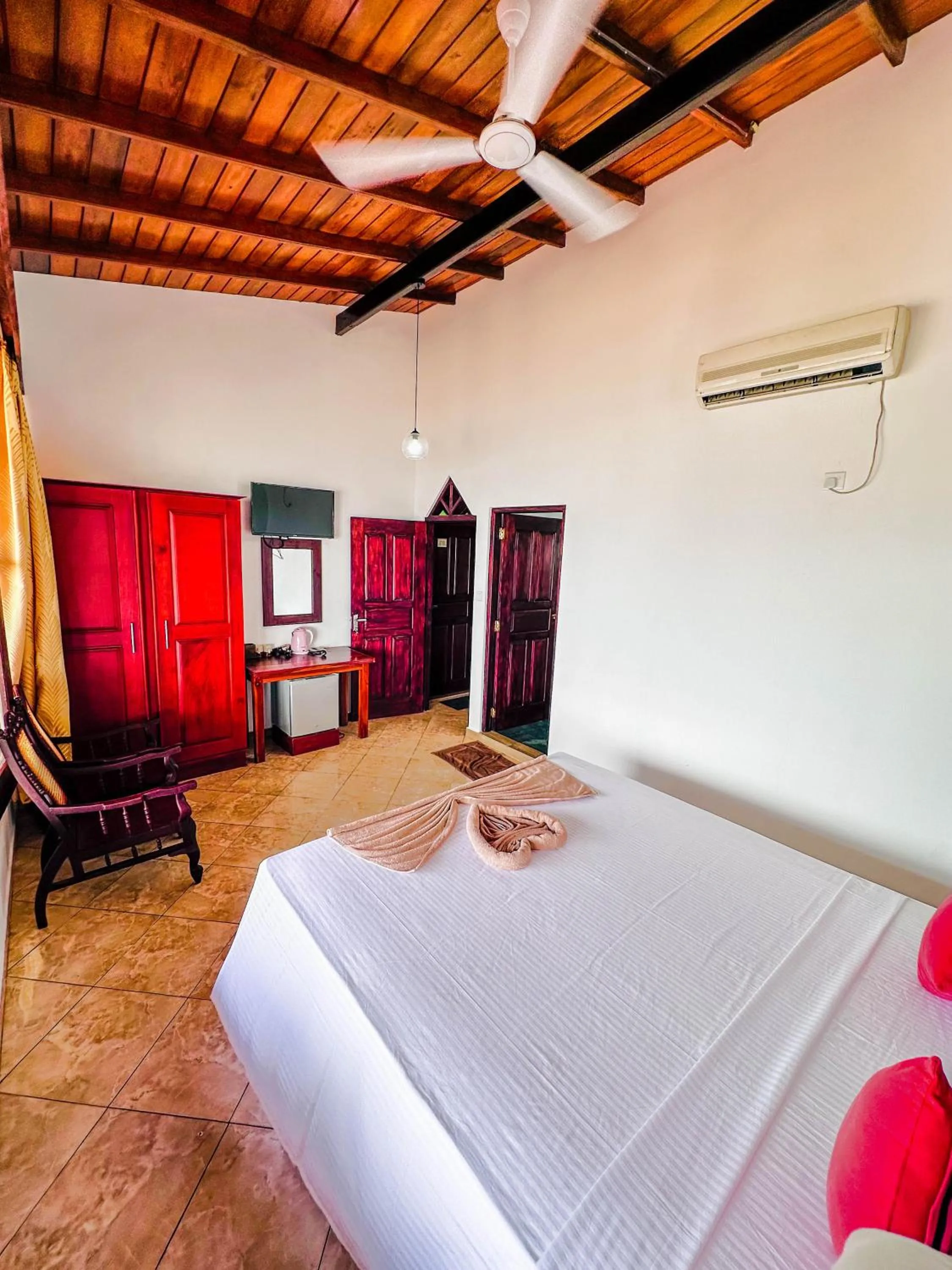 Bed in Drifters Hotel & Beach Restaurant