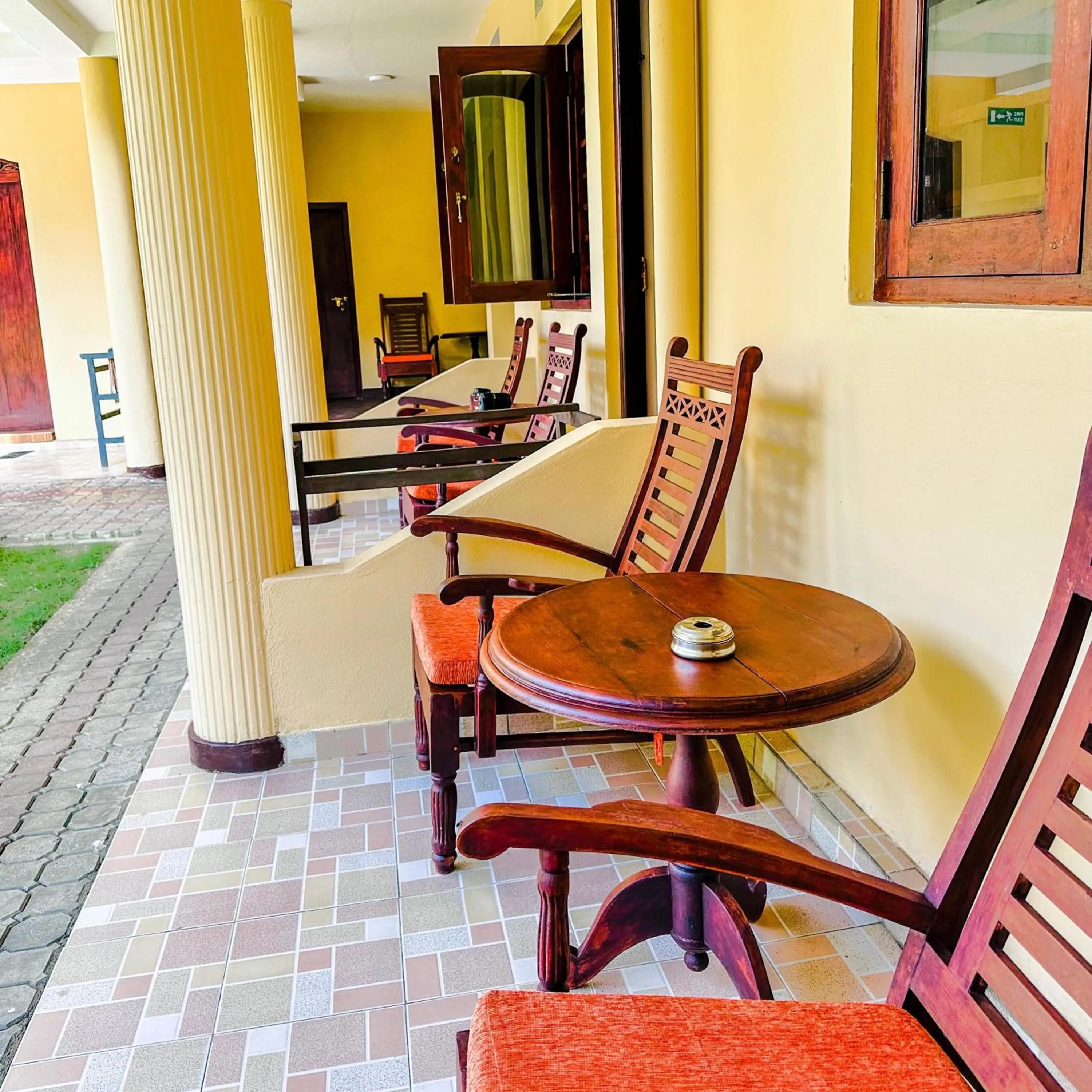 Drifters Hotel & Beach Restaurant