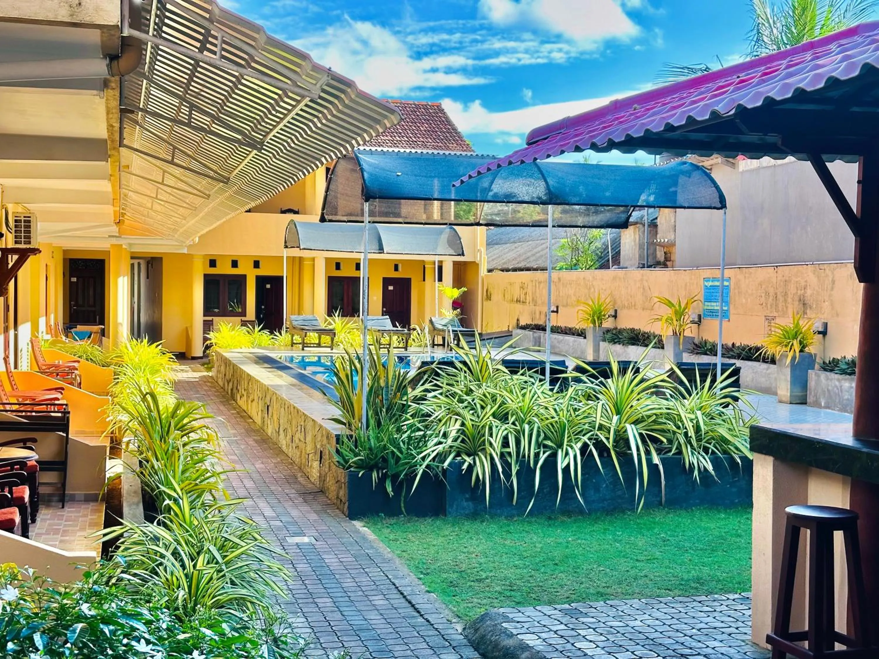 Drifters Hotel & Beach Restaurant