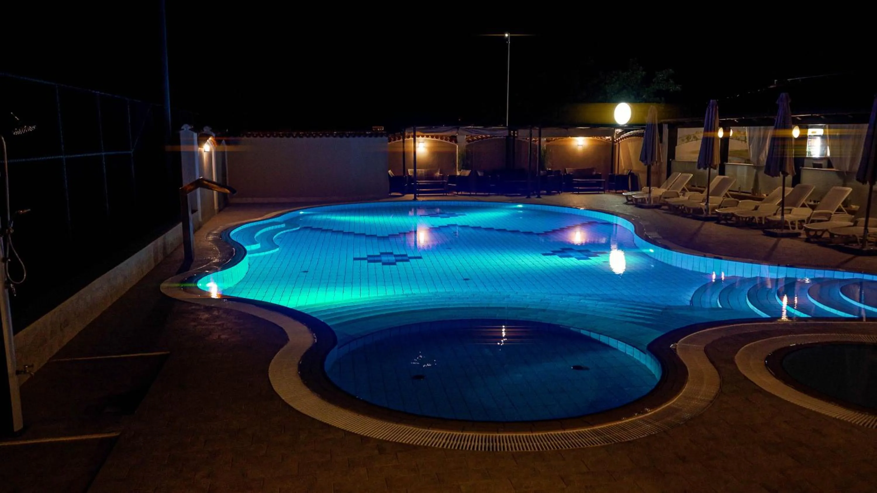 Swimming pool in Hotel Villa Letan