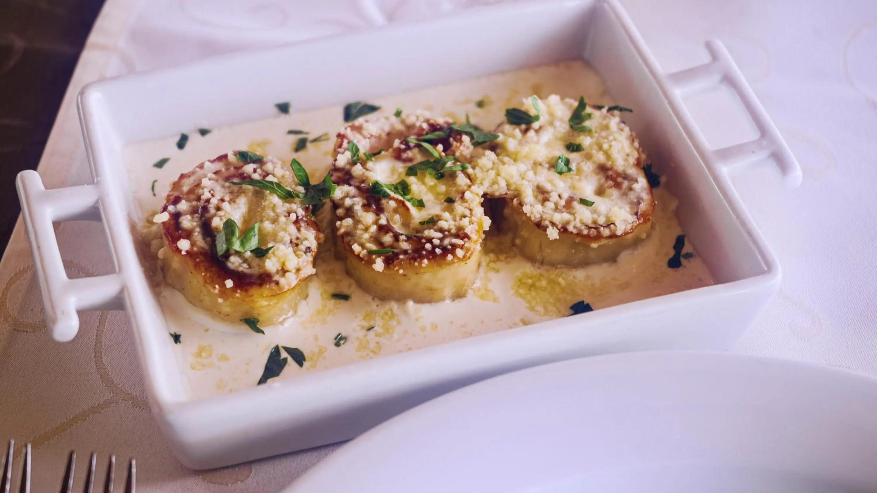 Restaurant/places to eat in Hotel Villa Letan