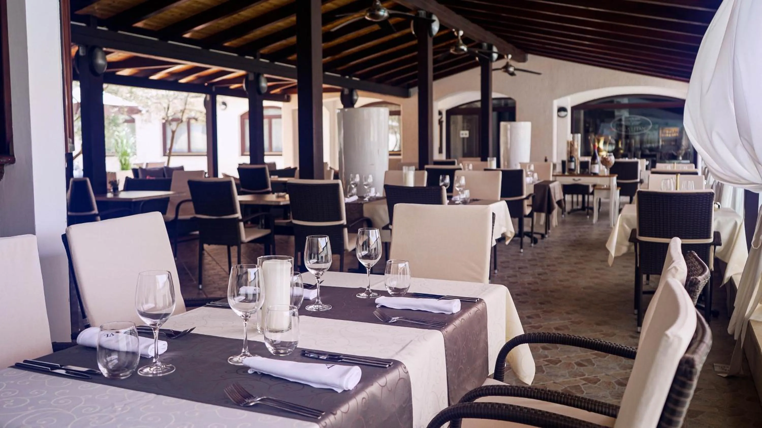 Restaurant/places to eat in Hotel Villa Letan