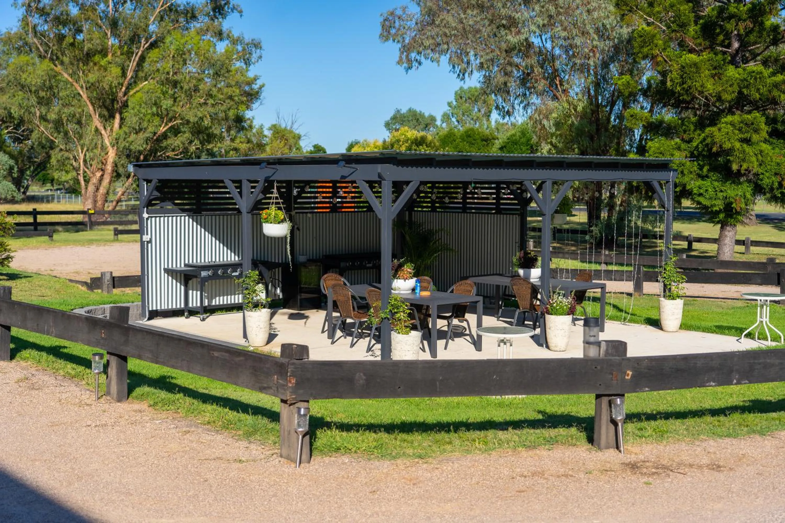 BBQ facilities in Sunflower Motel