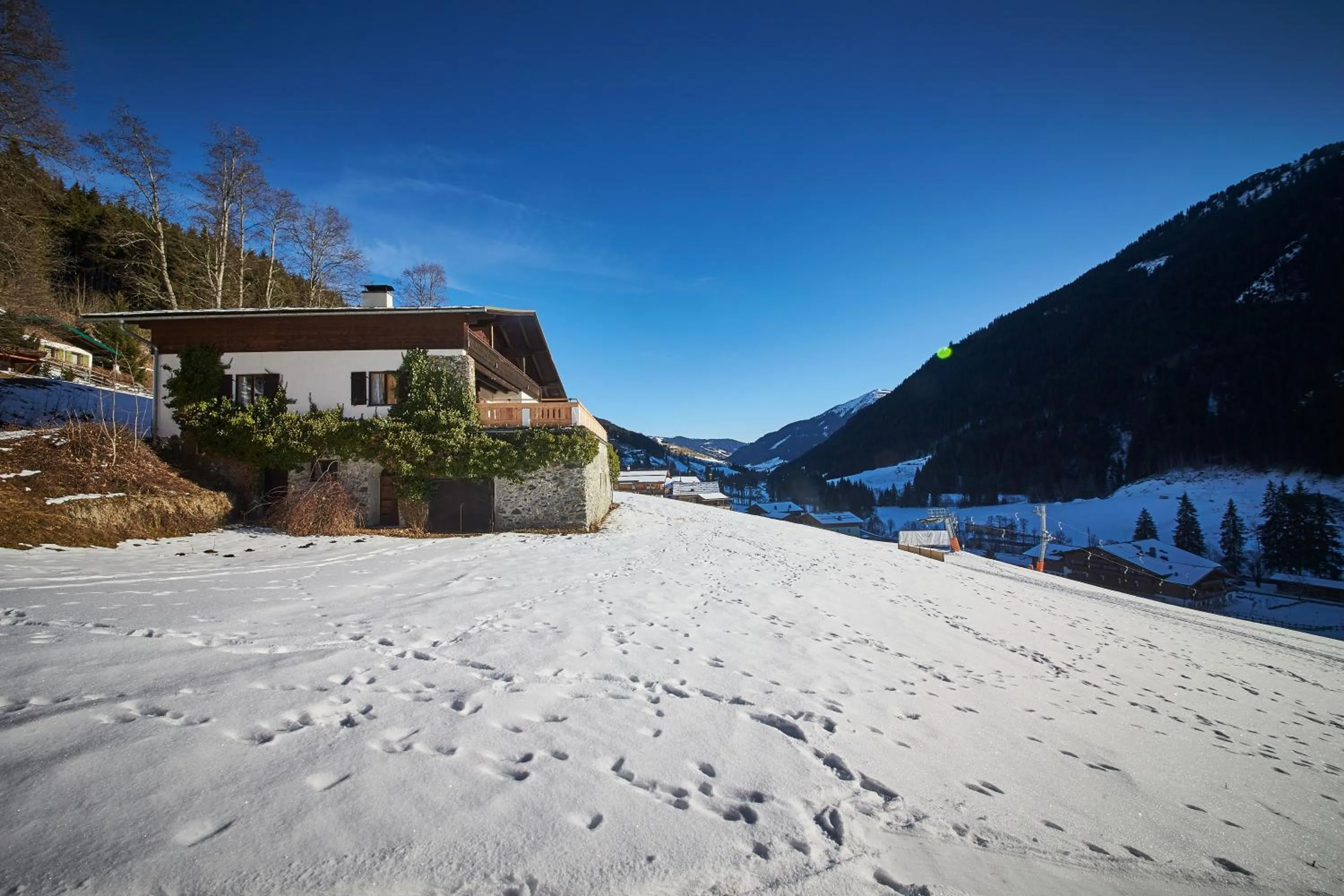 Property building in Ferienhaus Oberlengau