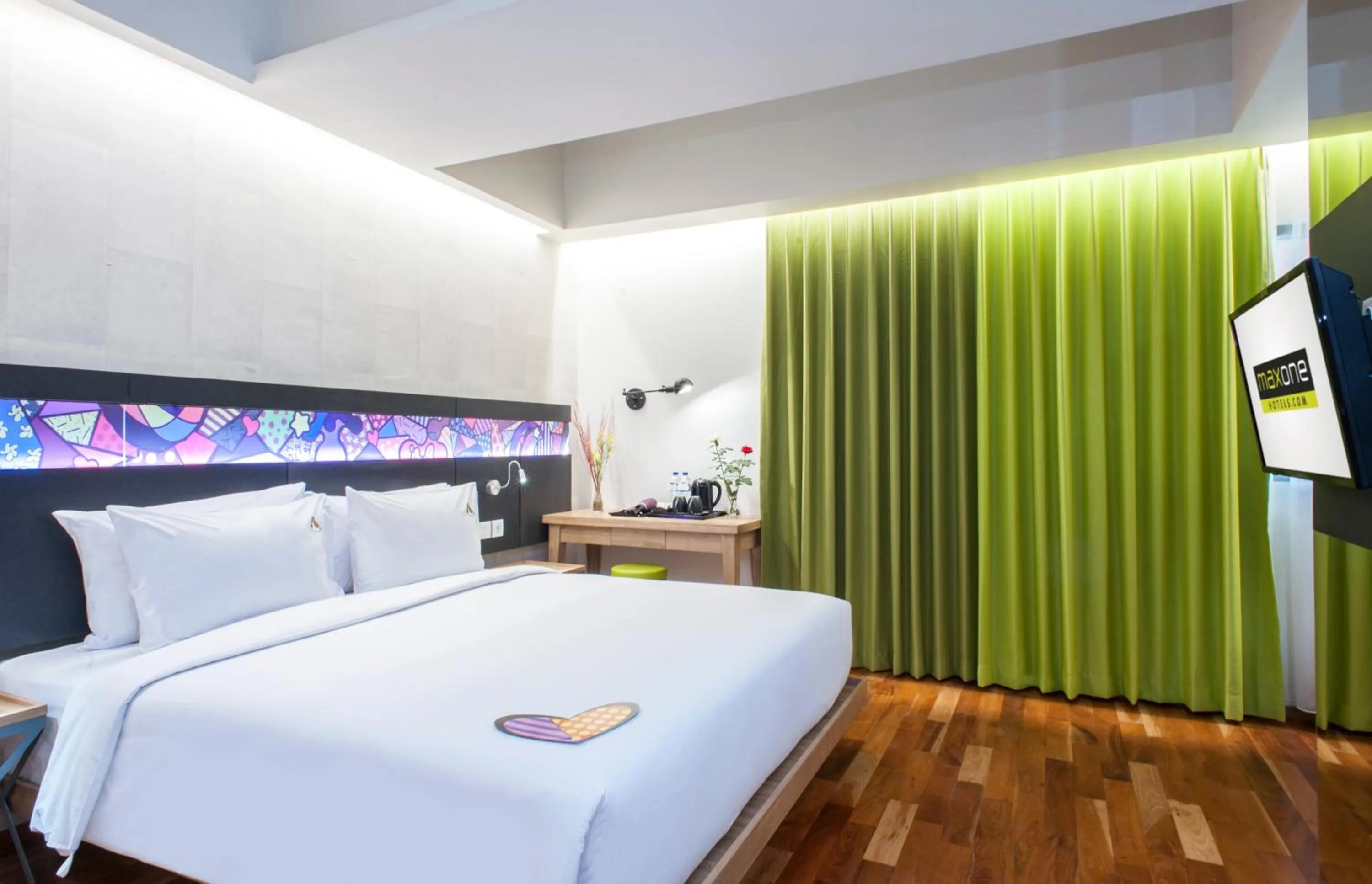 Bedroom, Bed in MaxOneHotels at Dharmahusada Surabaya