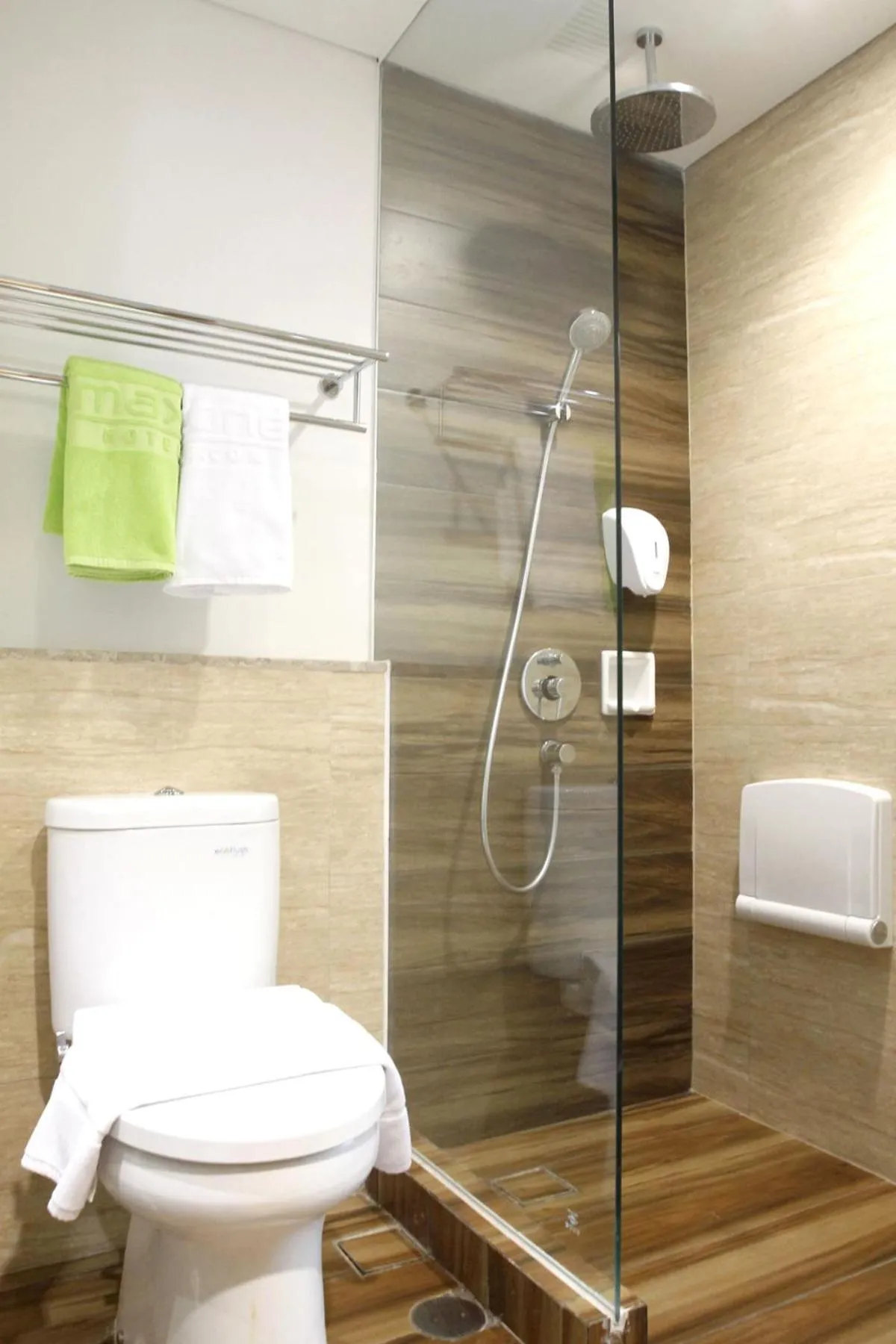 Bathroom in MaxOneHotels at Dharmahusada Surabaya