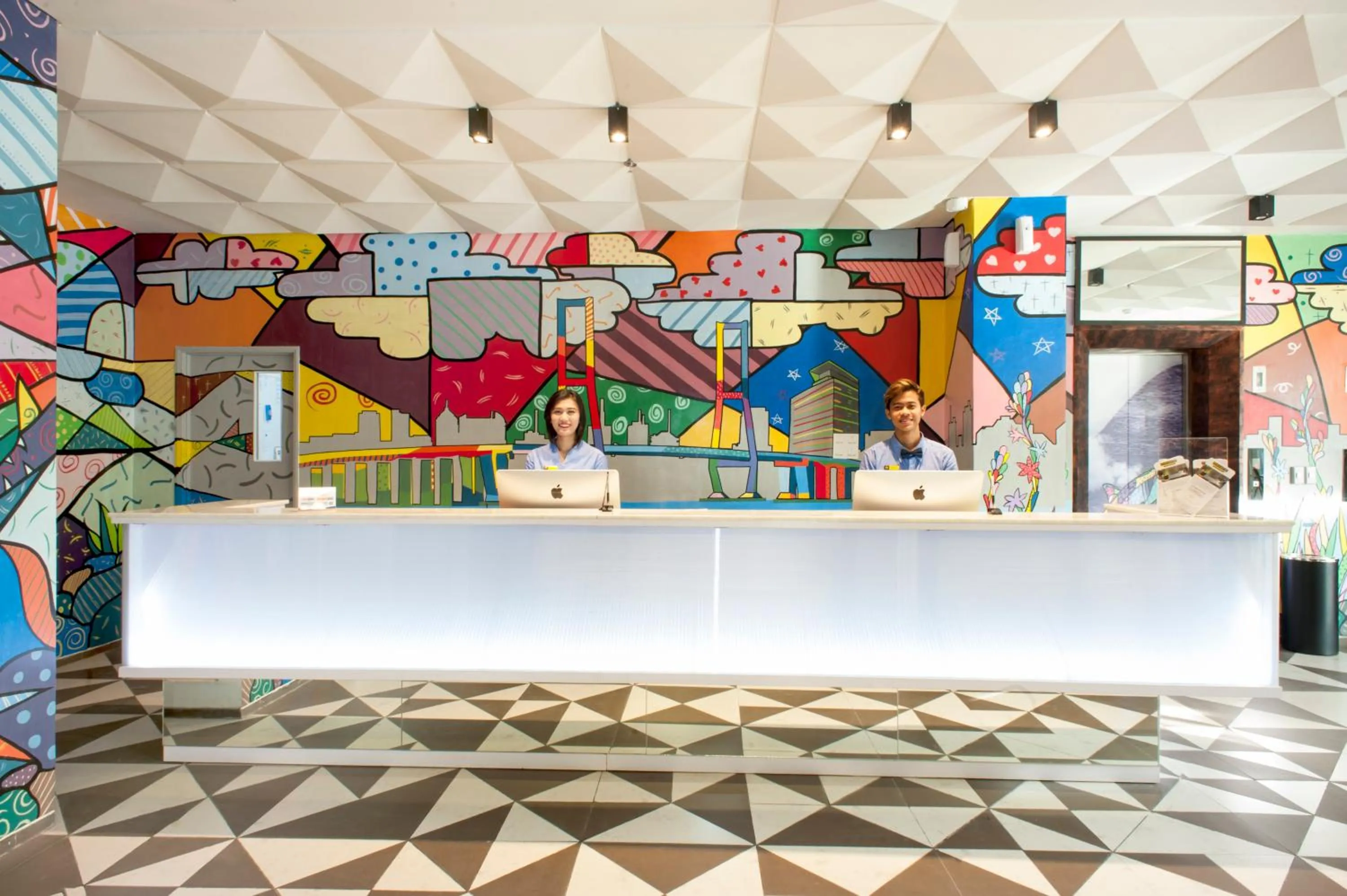 Lobby or reception in MaxOneHotels at Dharmahusada Surabaya