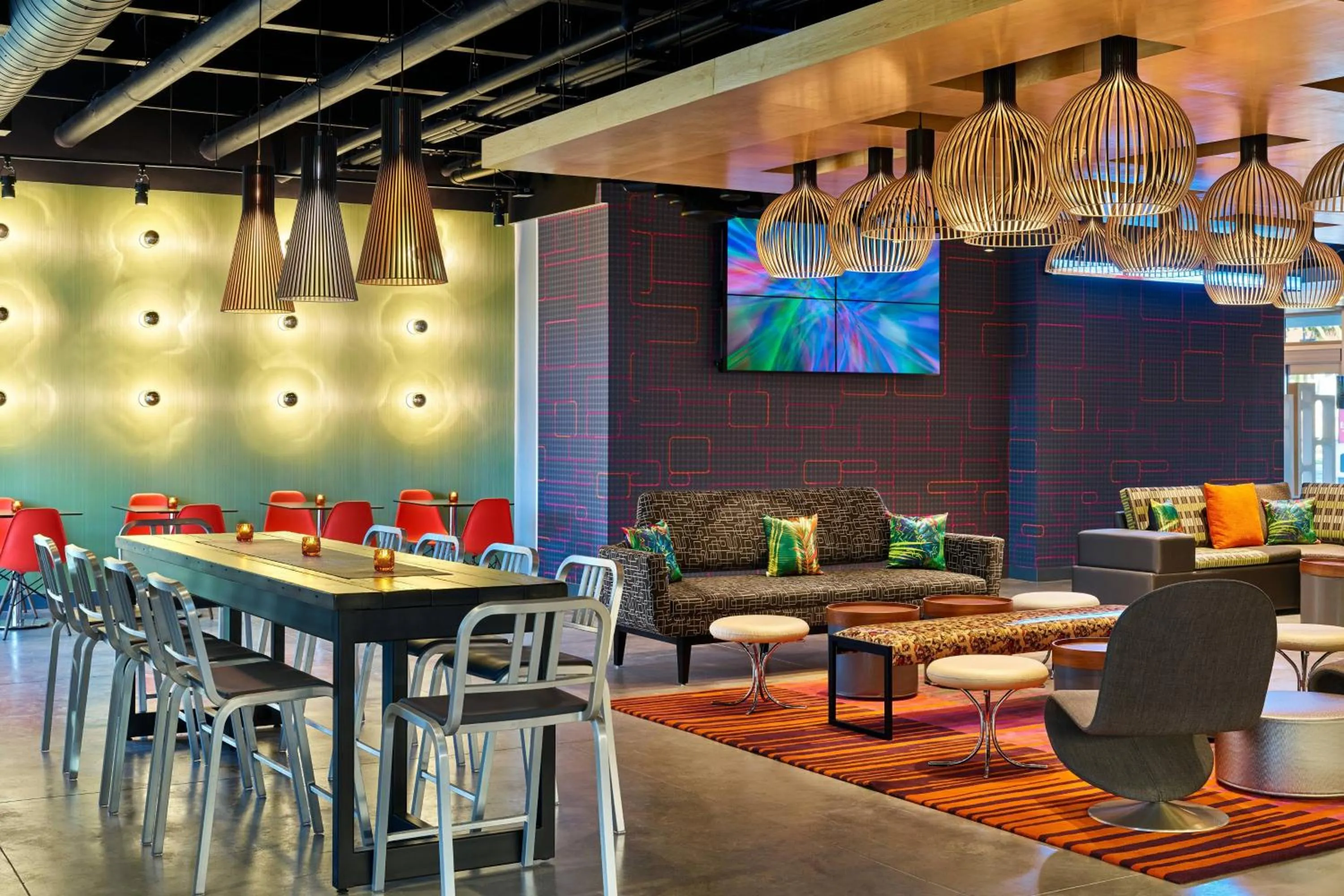 Lounge or bar in Aloft Miami Airport