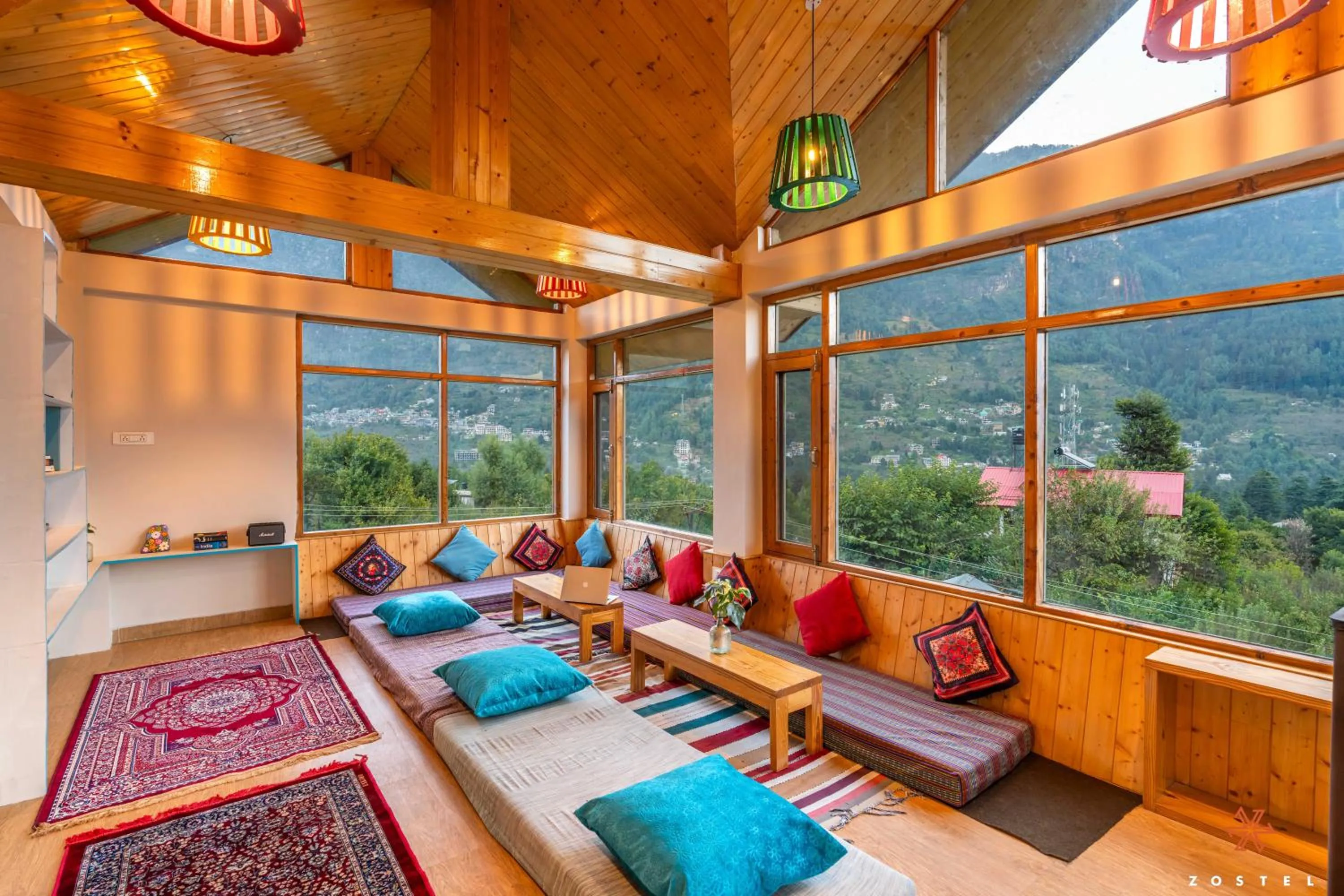 Living room in Zostel Old Manali