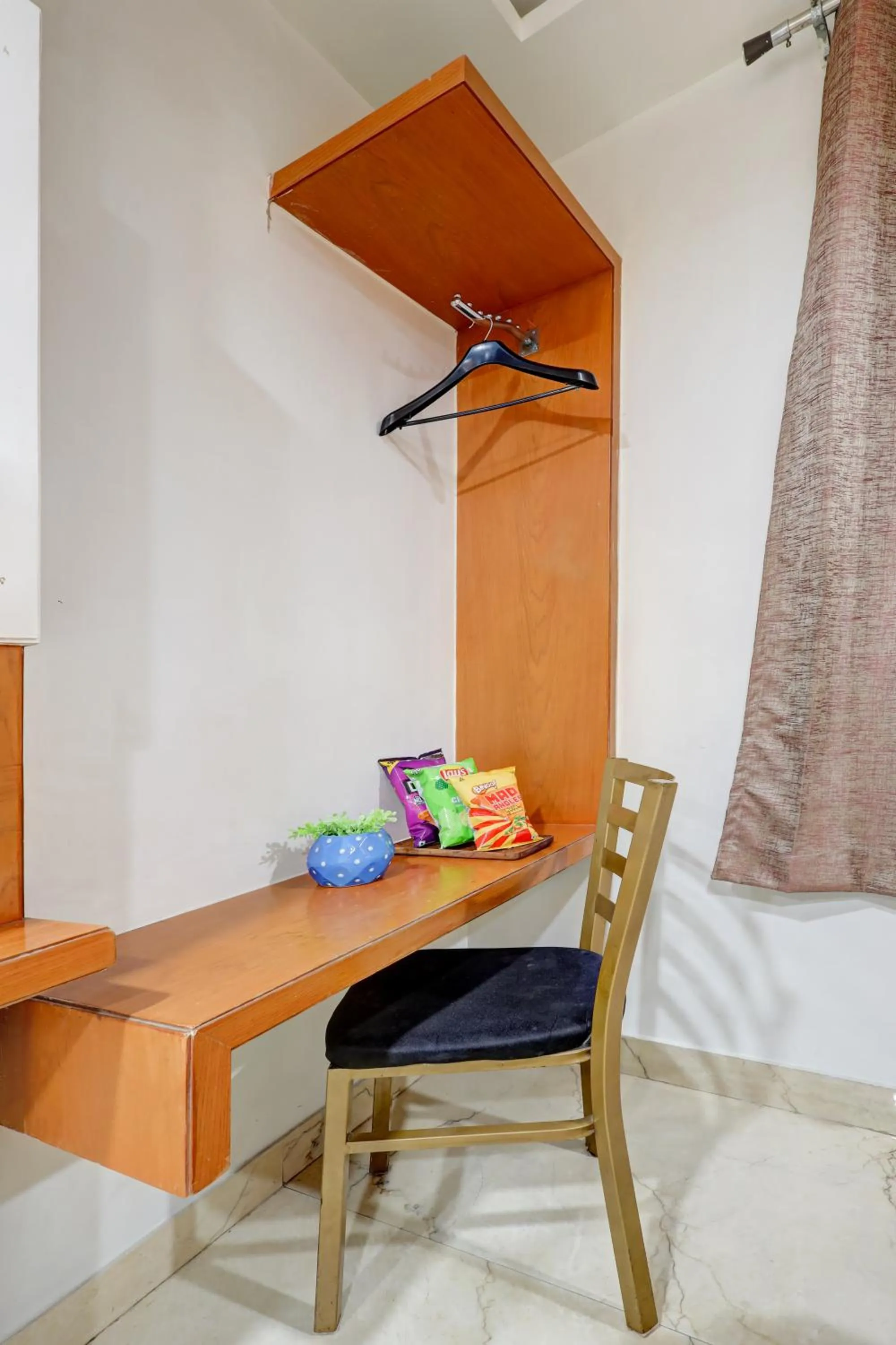 Bedroom in Tashkent Palace - Walk in from NDLS Station & RK Ashram Metro Station