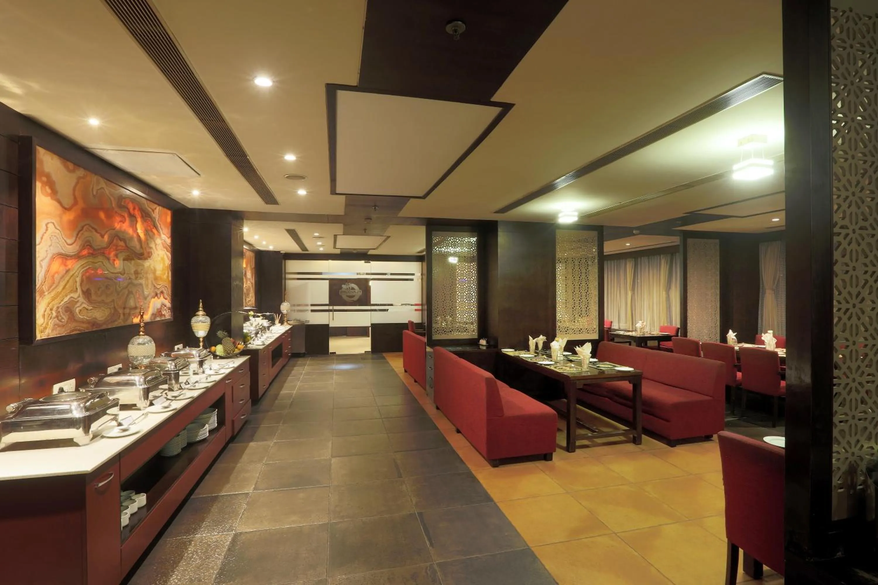 Restaurant/places to eat in Hotel Mumbai House