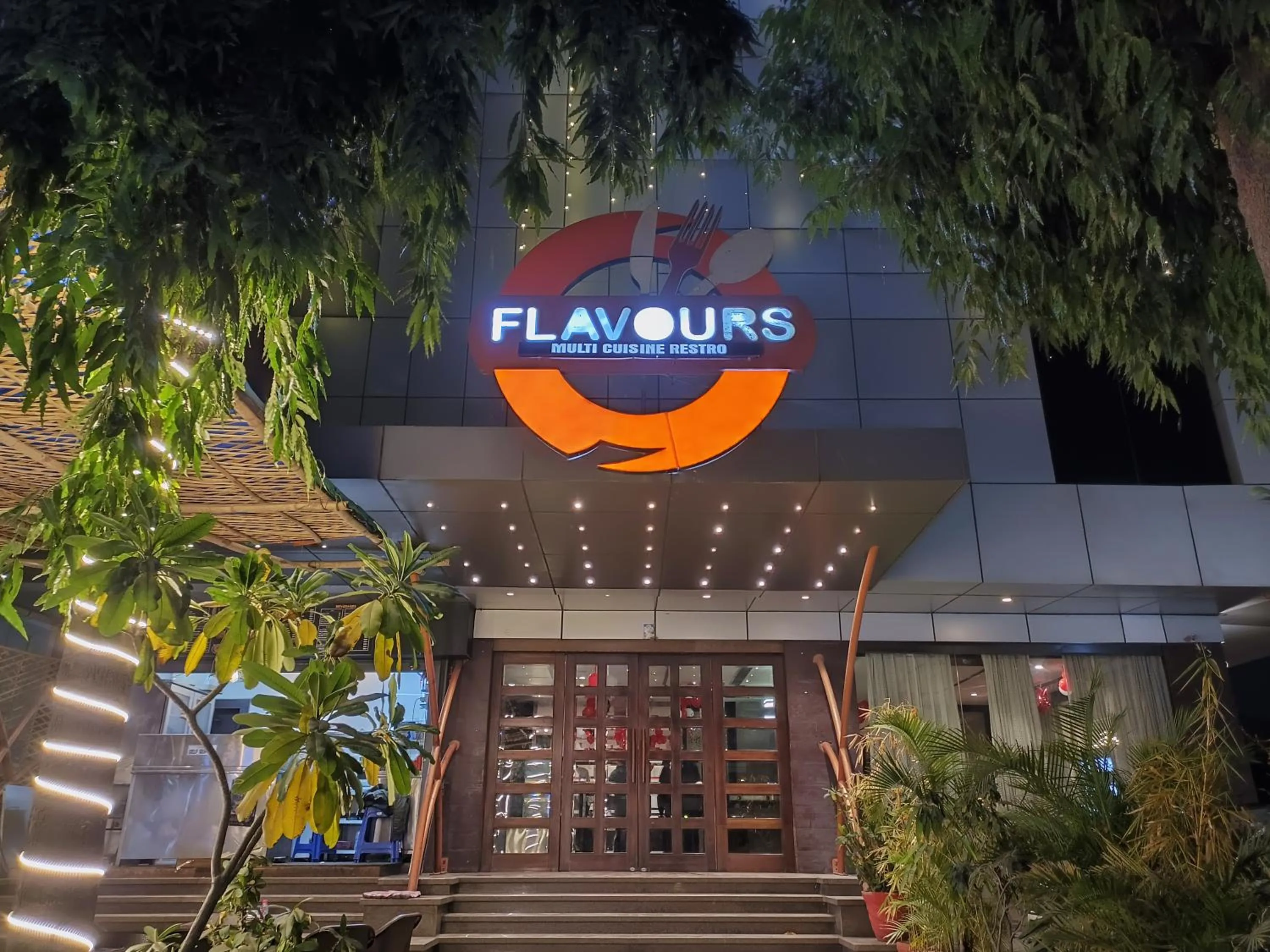 Restaurant/places to eat in Hotel Mumbai House