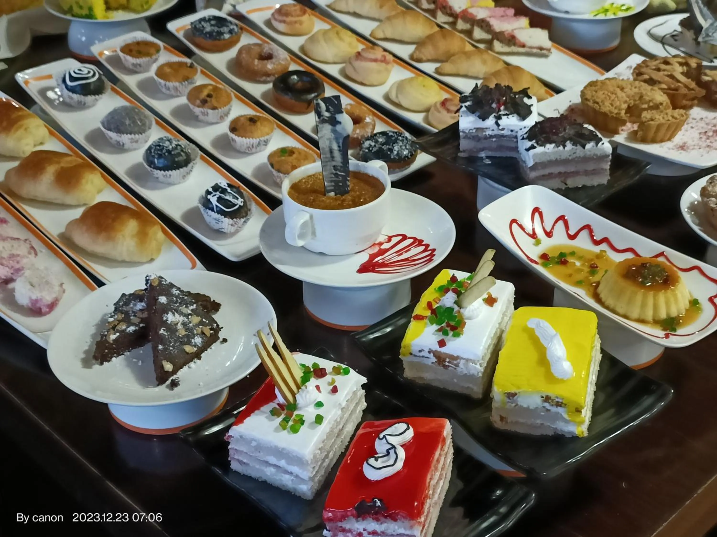 Food and drinks in Hotel Mumbai House