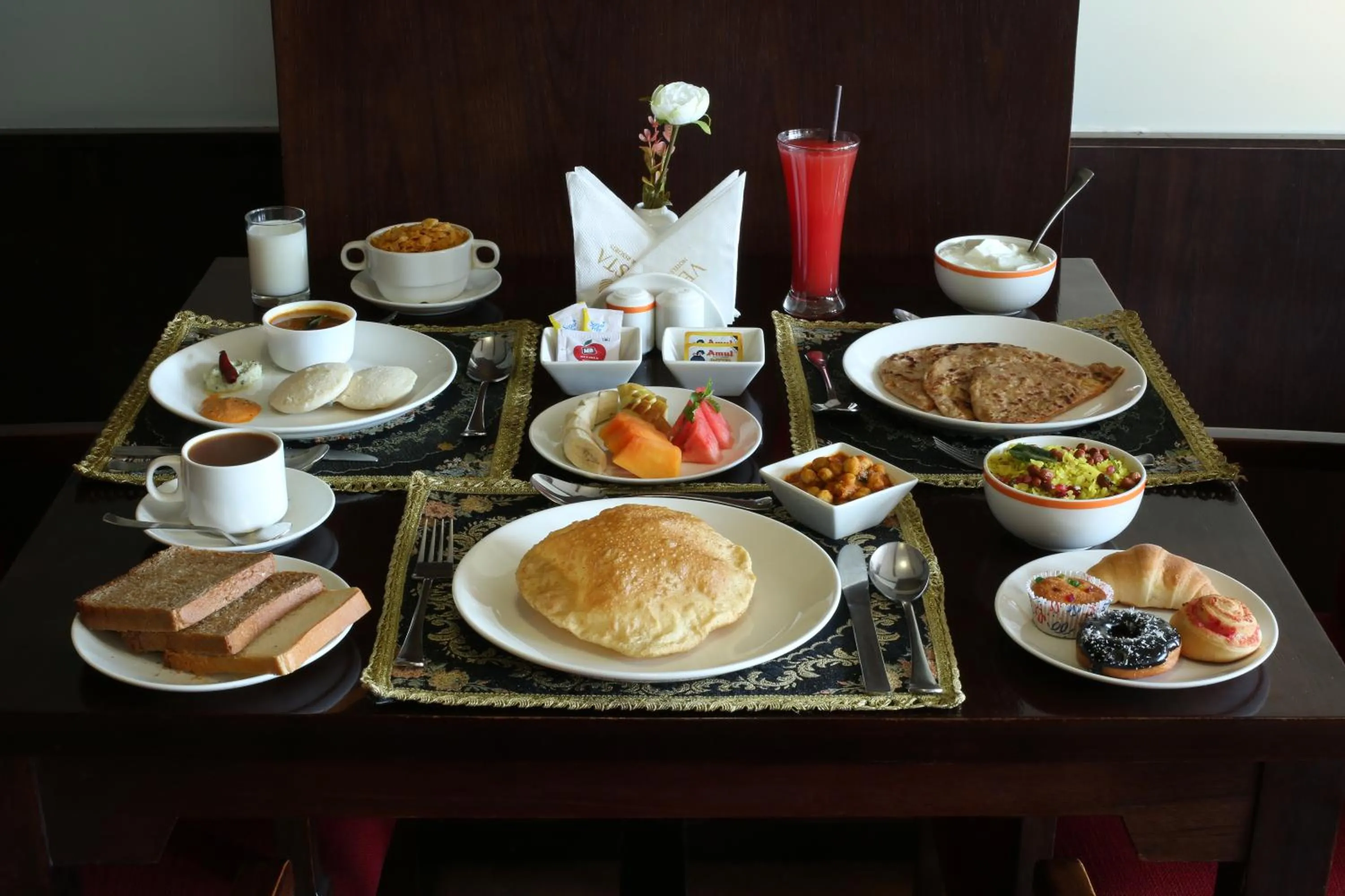 Food and drinks in Hotel Mumbai House