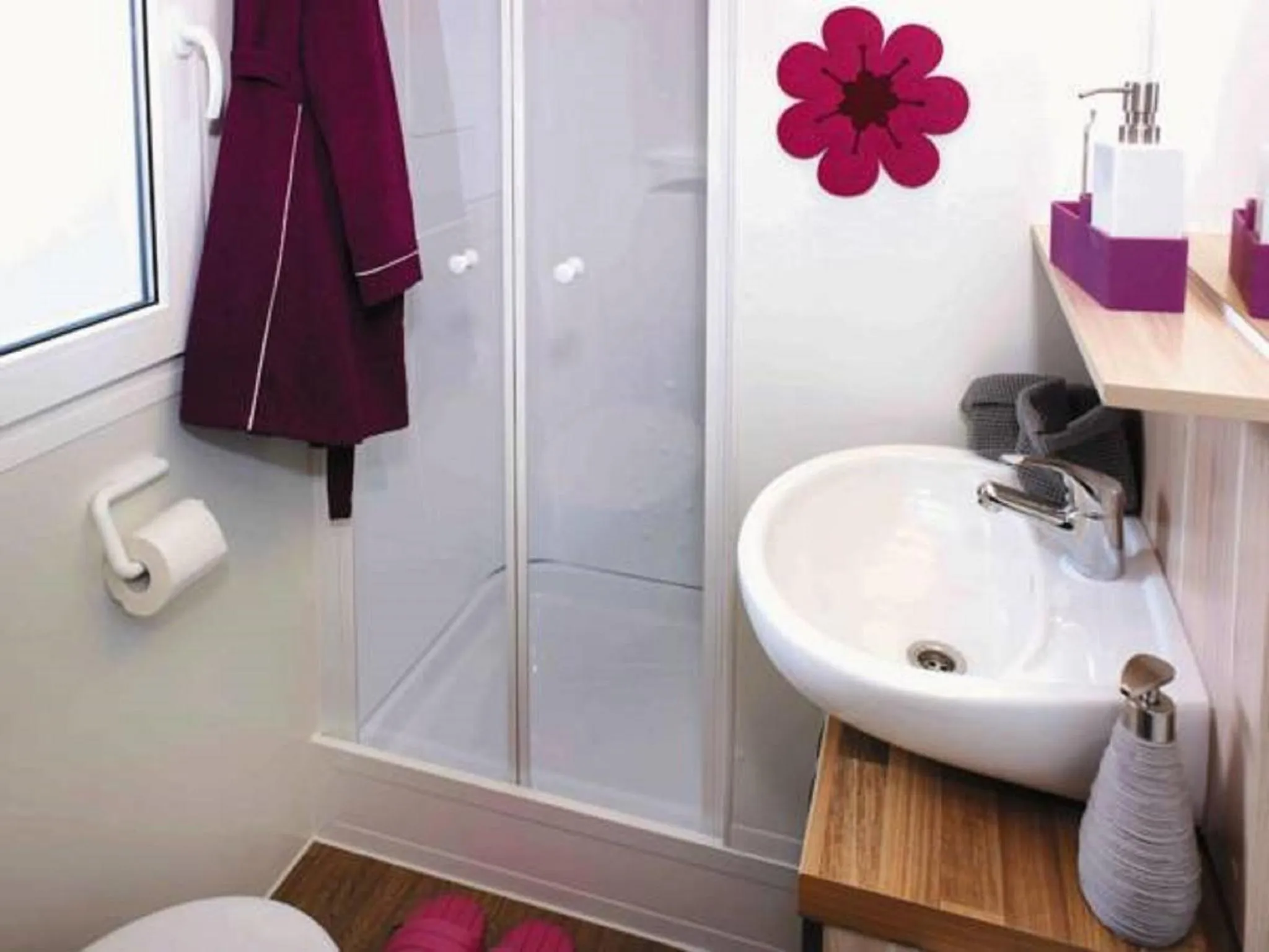 Shower in Mobilhome Victoria Camping Lanterna