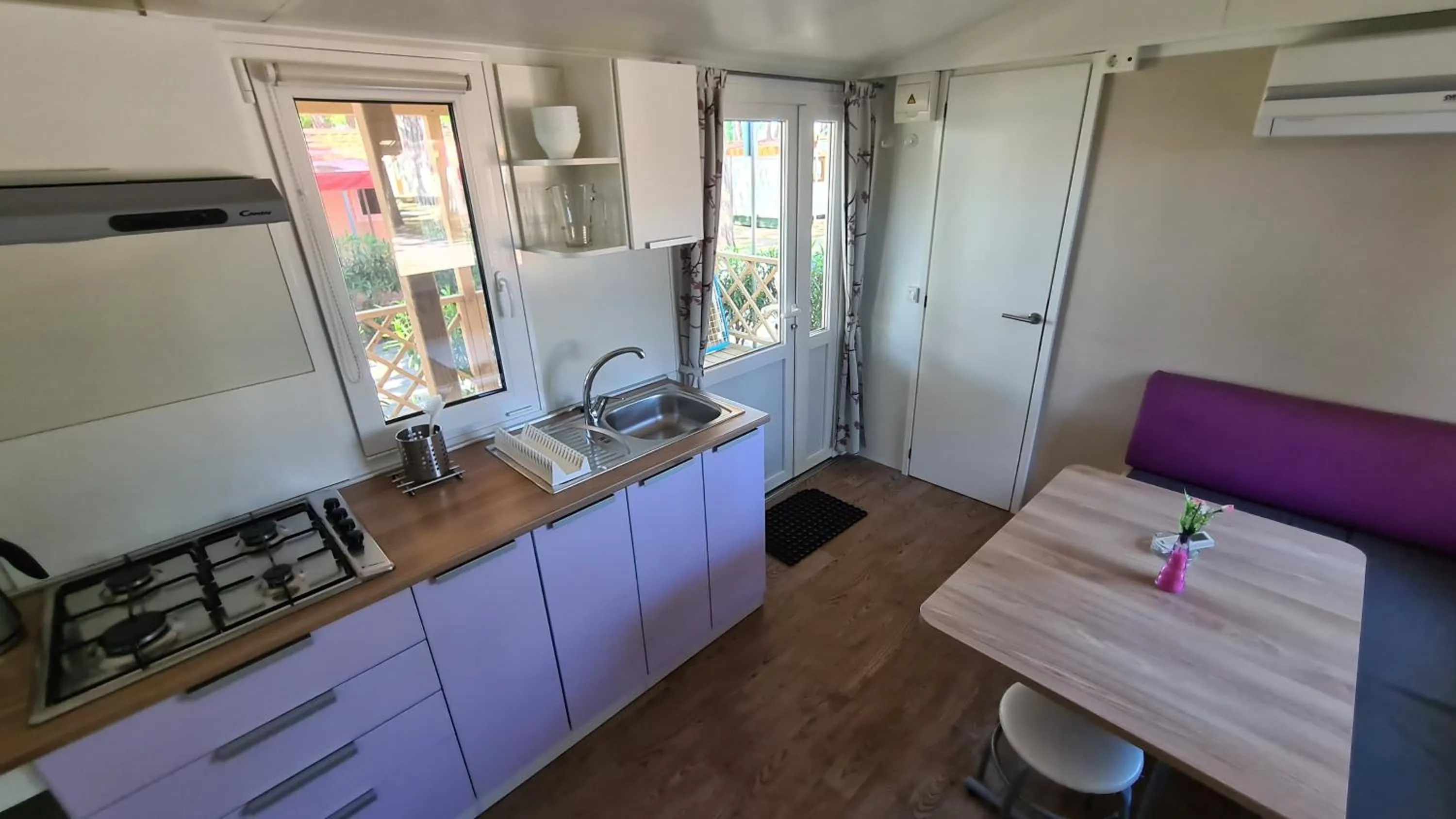 Kitchen or kitchenette in Mobilhome Victoria Camping Lanterna