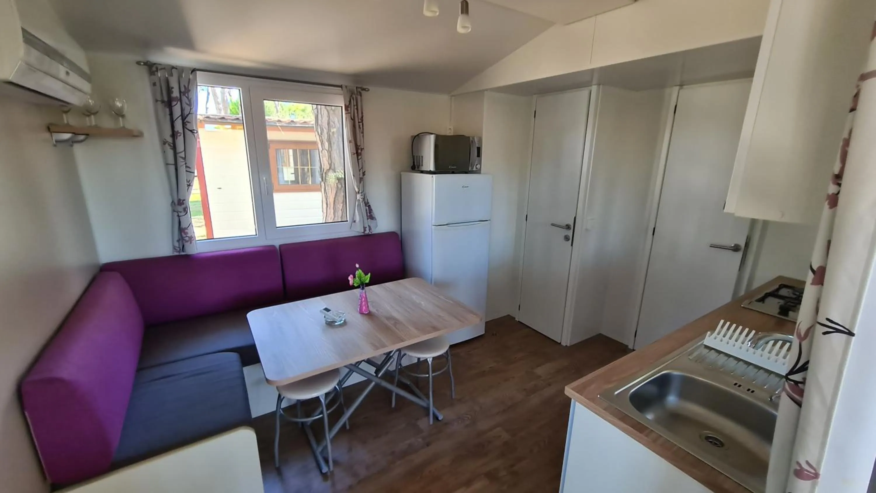 Kitchen or kitchenette in Mobilhome Victoria Camping Lanterna